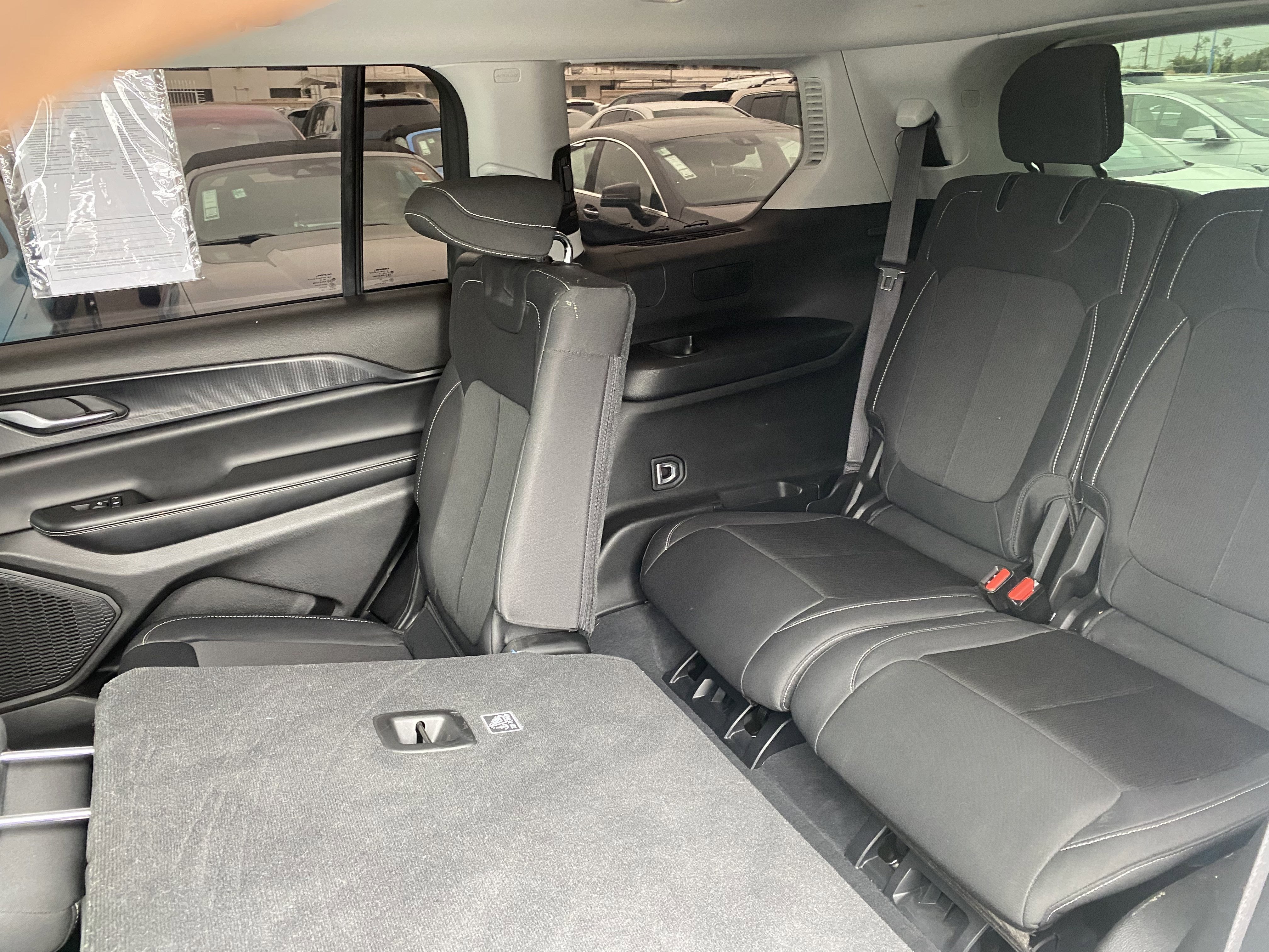 2023 Jeep Grand Cherokee L Laredo