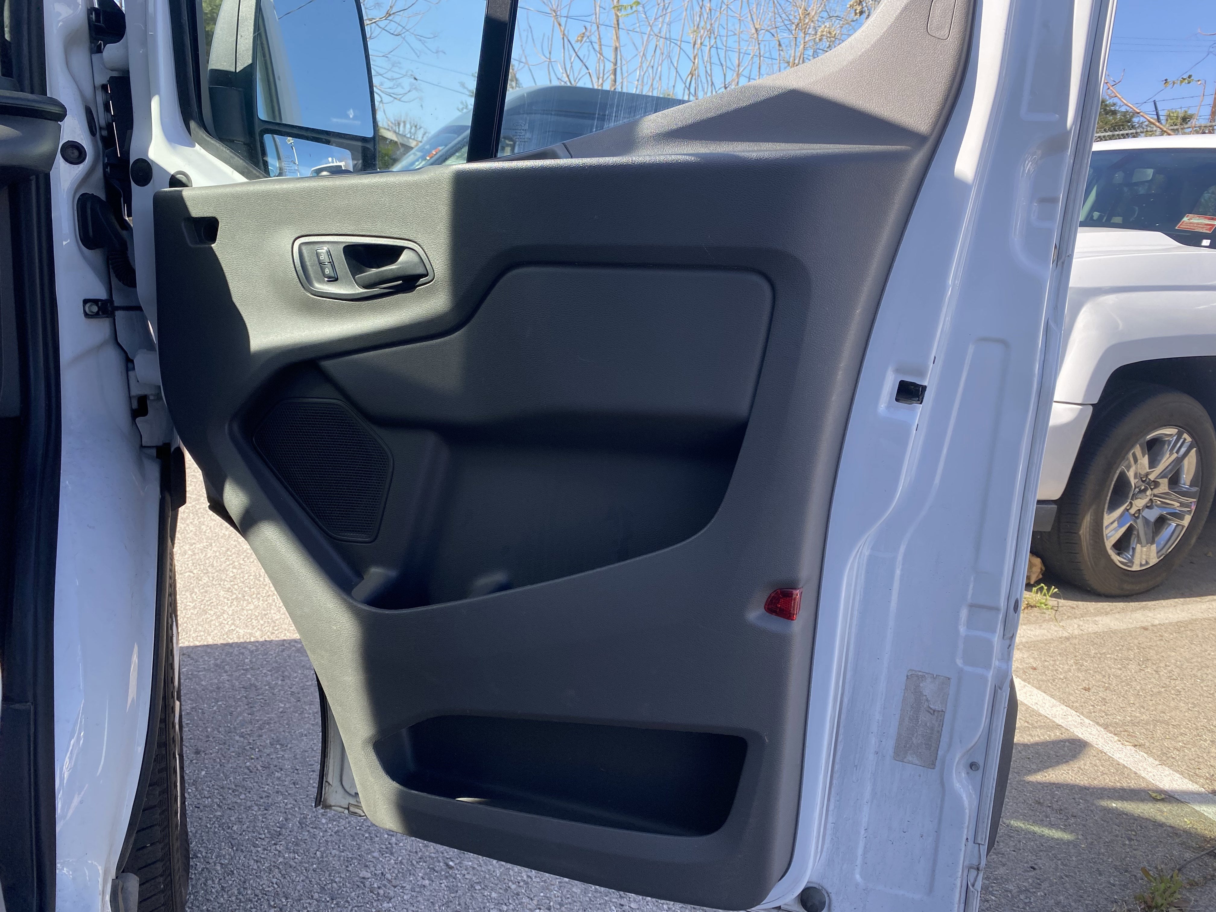 2023 Ford Transit Passenger Wagon XLT
