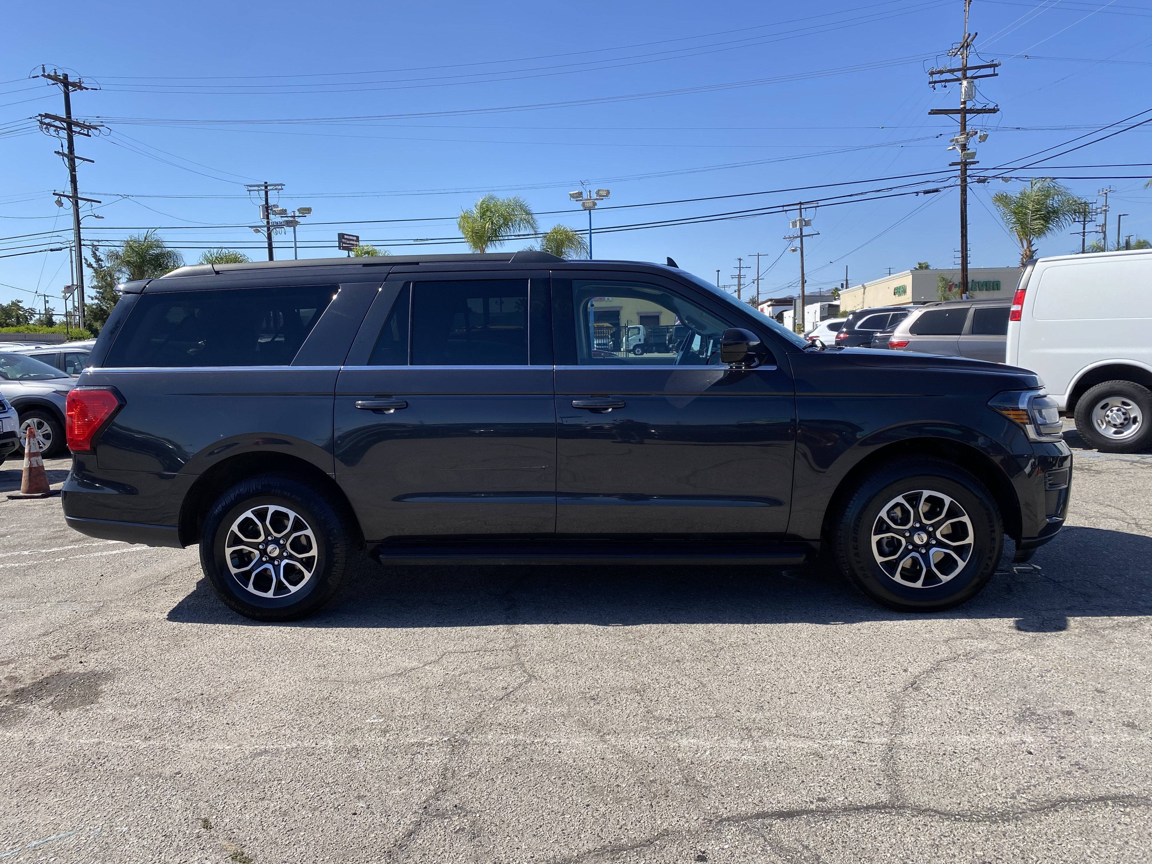 2024 Ford Expedition Max XLT 4X2