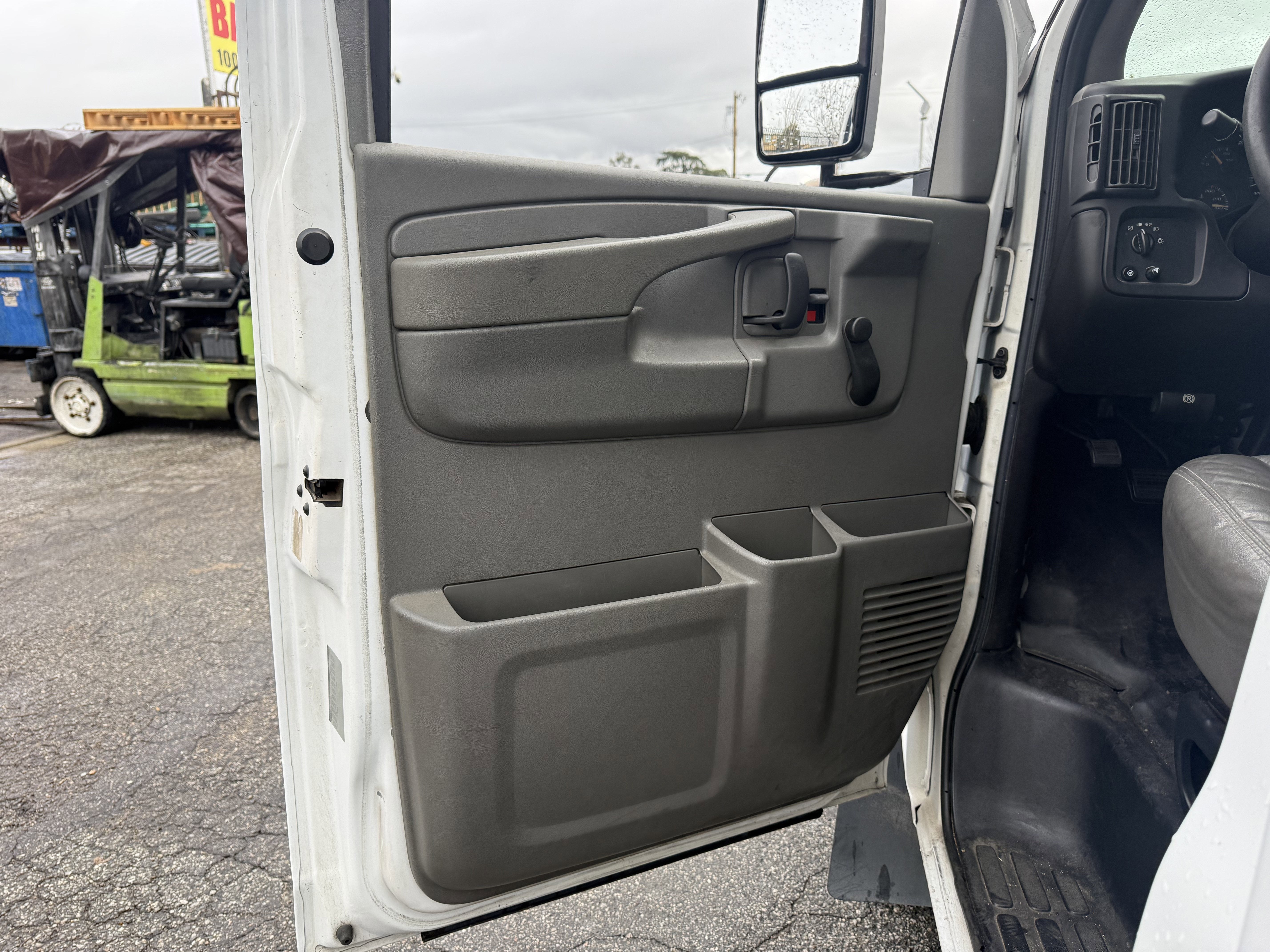 2006 Chevrolet Express Commercial Cutaway C6Y SRW