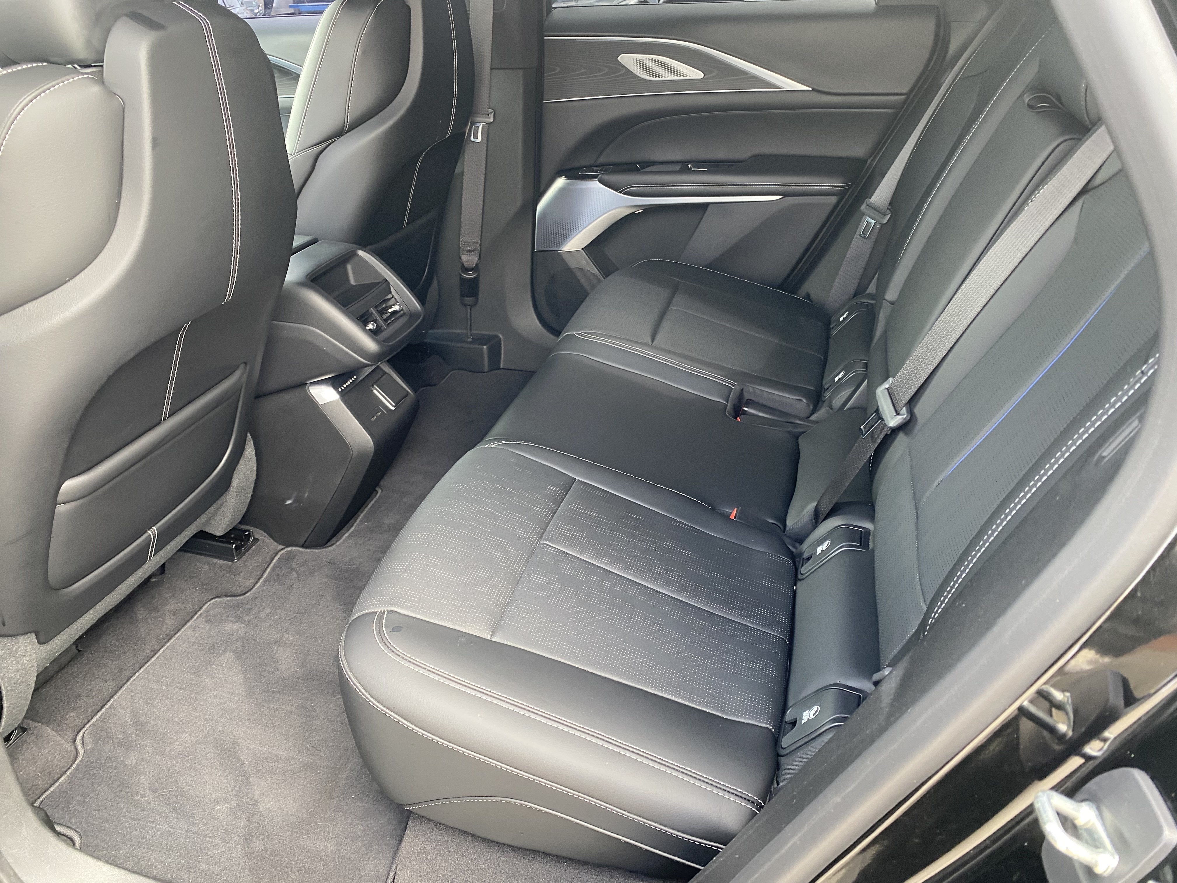 2024 Cadillac LYRIQ 4DR LUXURY W/1SD