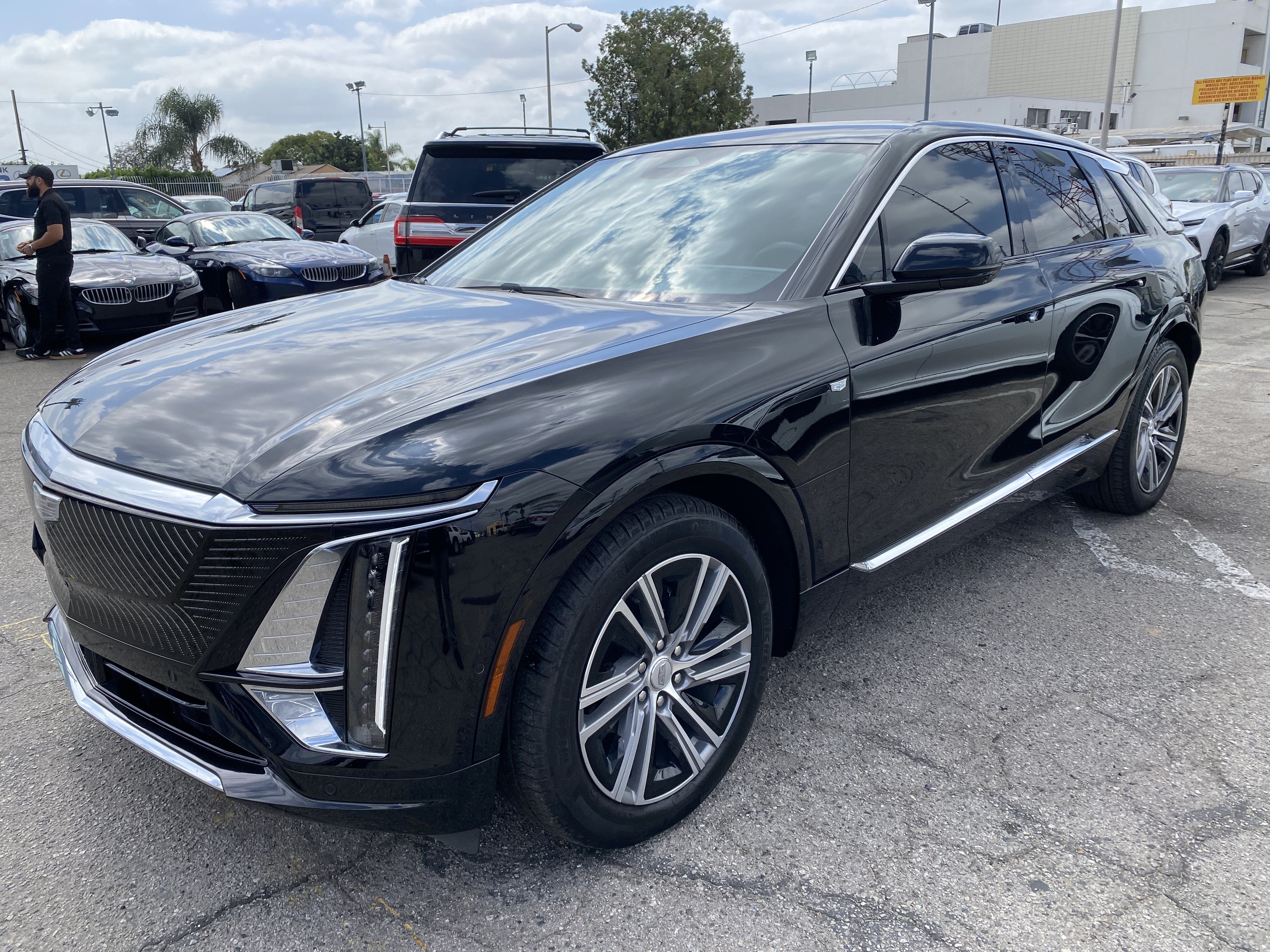 2024 Cadillac LYRIQ 4DR LUXURY W/1SD
