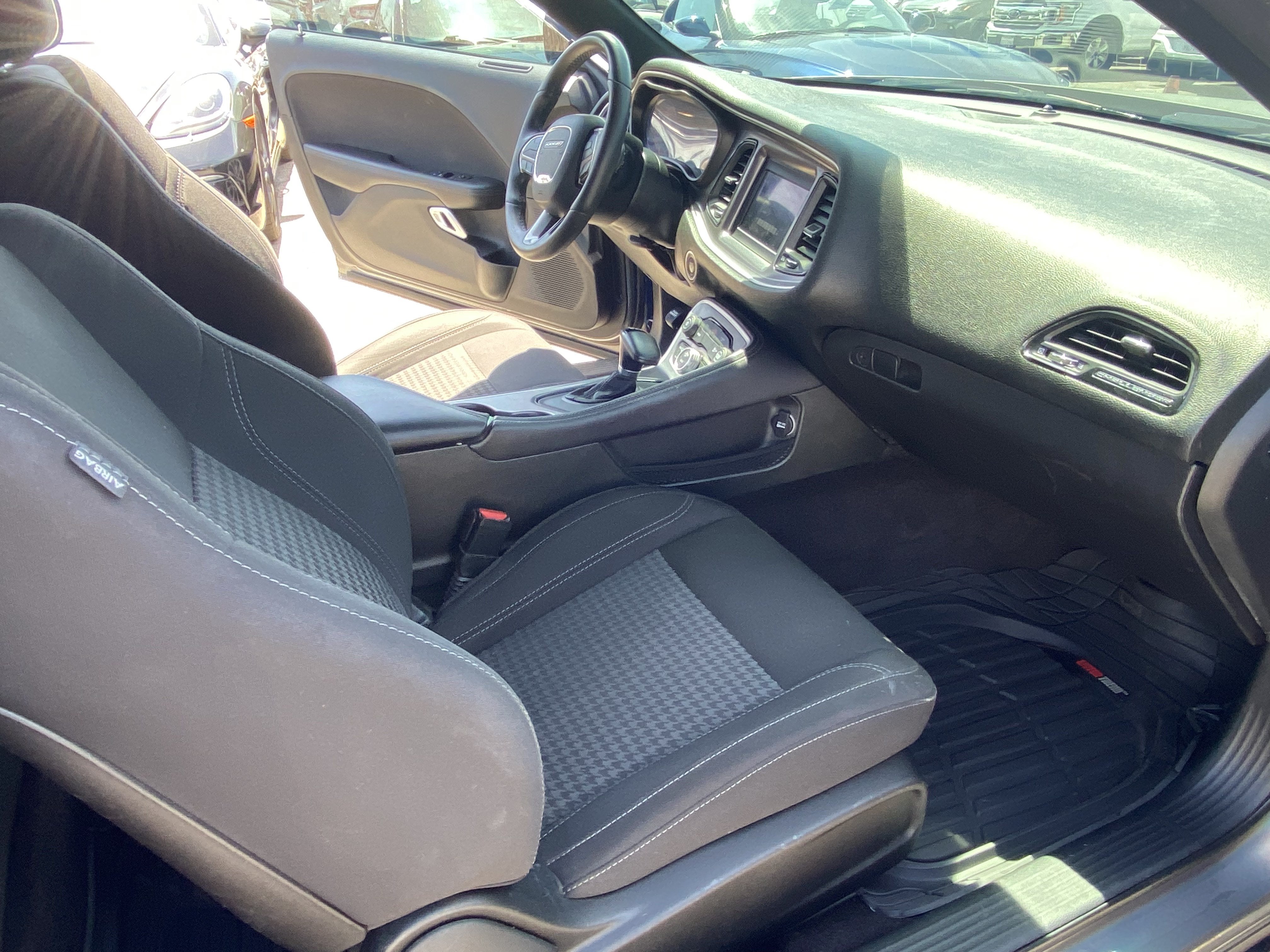 2019 Dodge Challenger SXT RWD