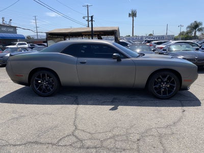 2019 Dodge Challenger SXT RWD