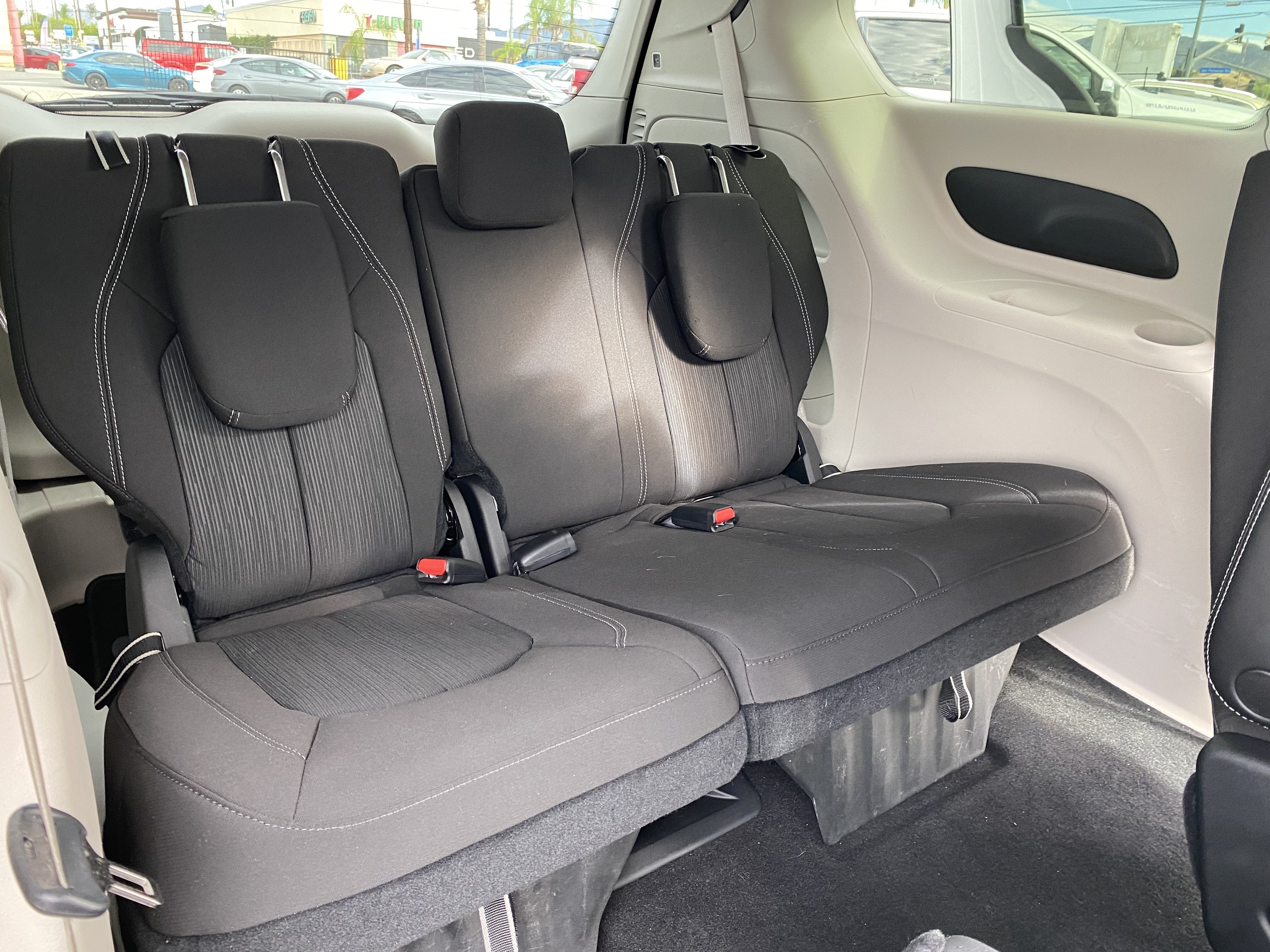 2023 Chrysler Voyager LX FWD