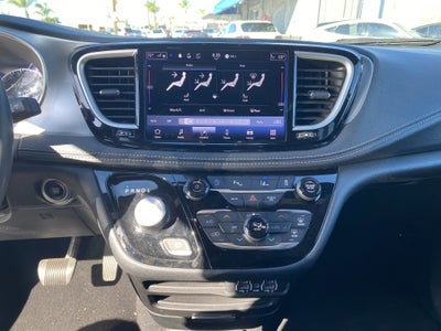 2023 Chrysler Pacifica Touring