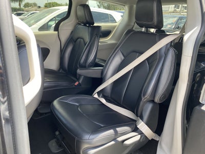 2023 Chrysler Pacifica Hybrid Touring L