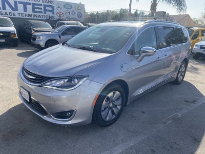 2017 Chrysler Pacifica Hybrid Platinum