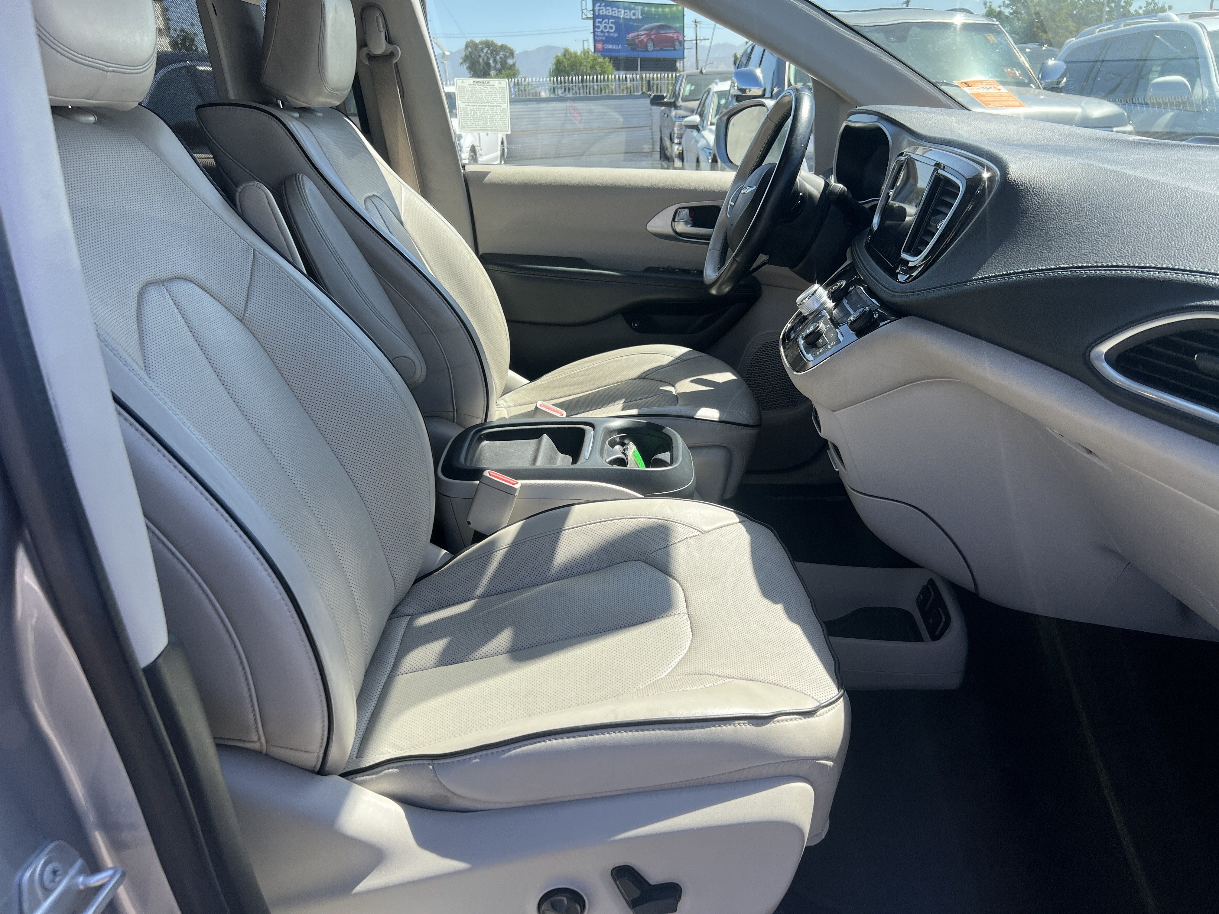 2017 Chrysler Pacifica Hybrid Platinum