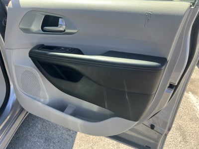 2017 Chrysler Pacifica Hybrid Platinum