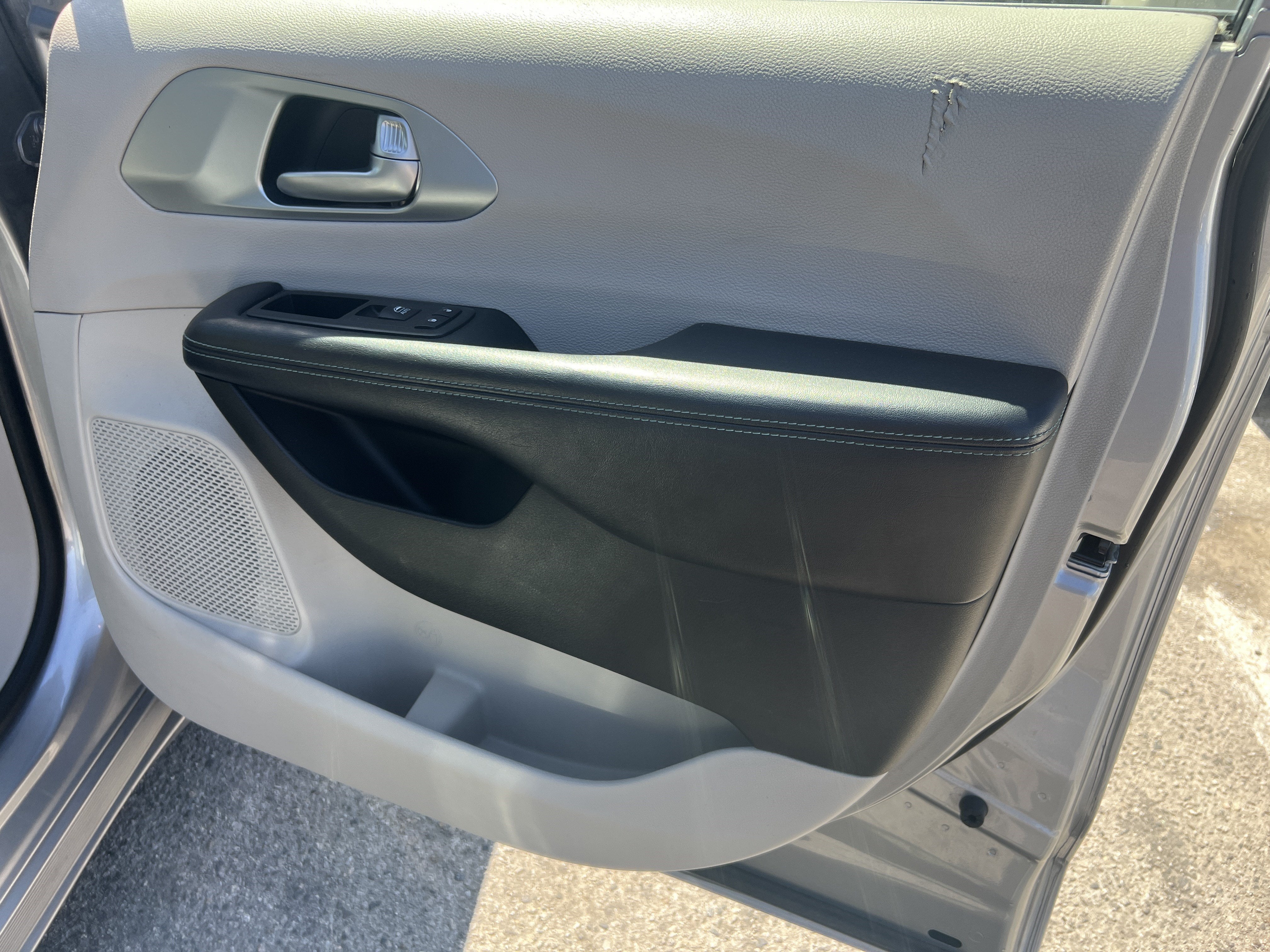 2017 Chrysler Pacifica Hybrid Platinum