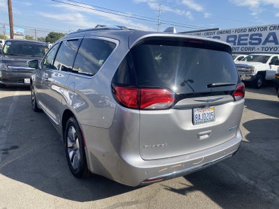 2017 Chrysler Pacifica Hybrid Platinum