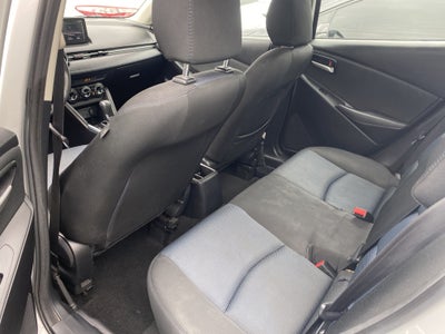 2019 Toyota Yaris Sedan LE