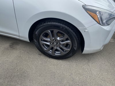 2019 Toyota Yaris Sedan LE
