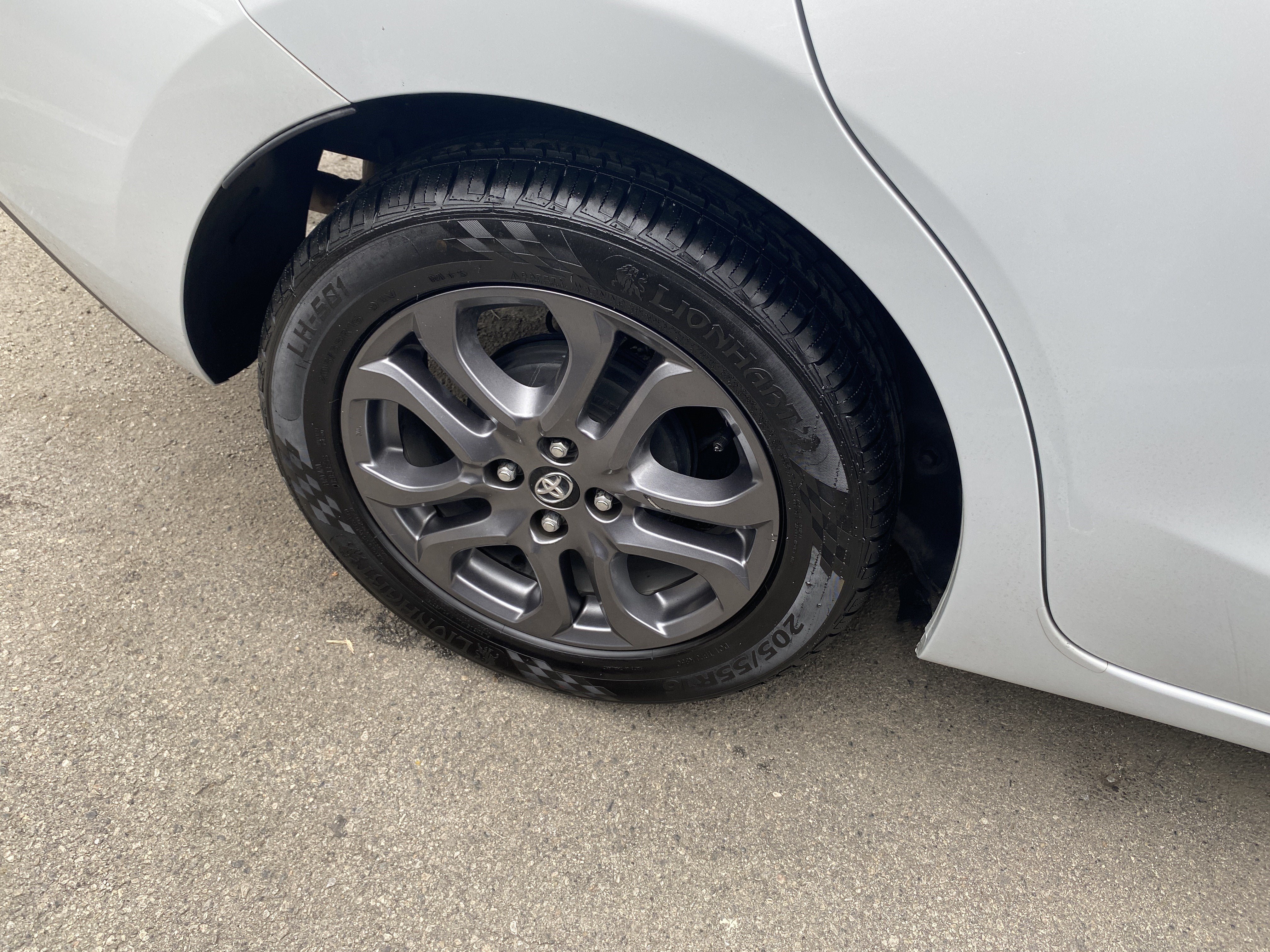 2019 Toyota Yaris Sedan LE