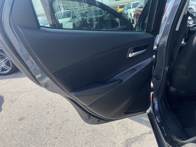 2020 Toyota Yaris Sedan LE