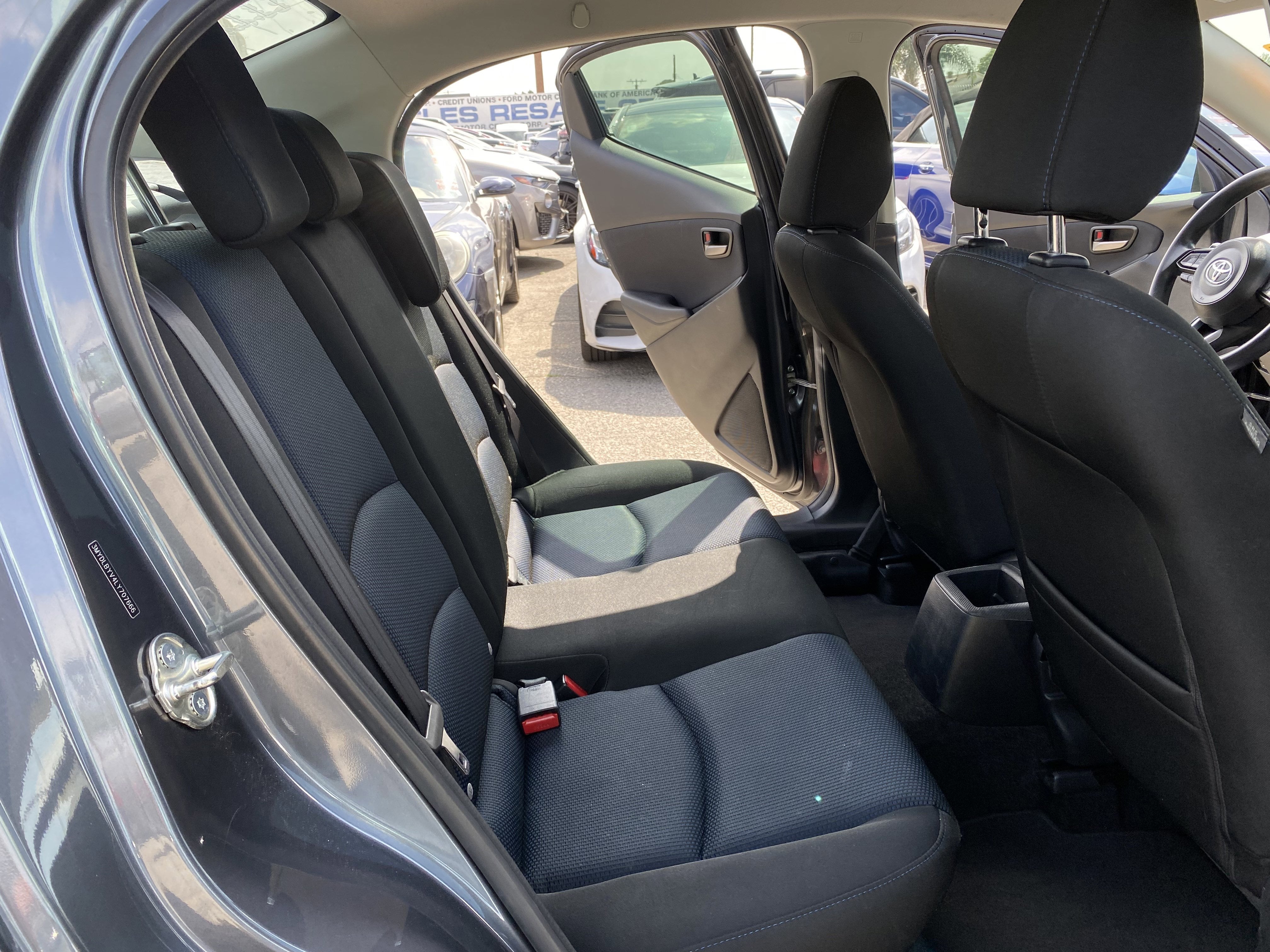 2020 Toyota Yaris Sedan LE