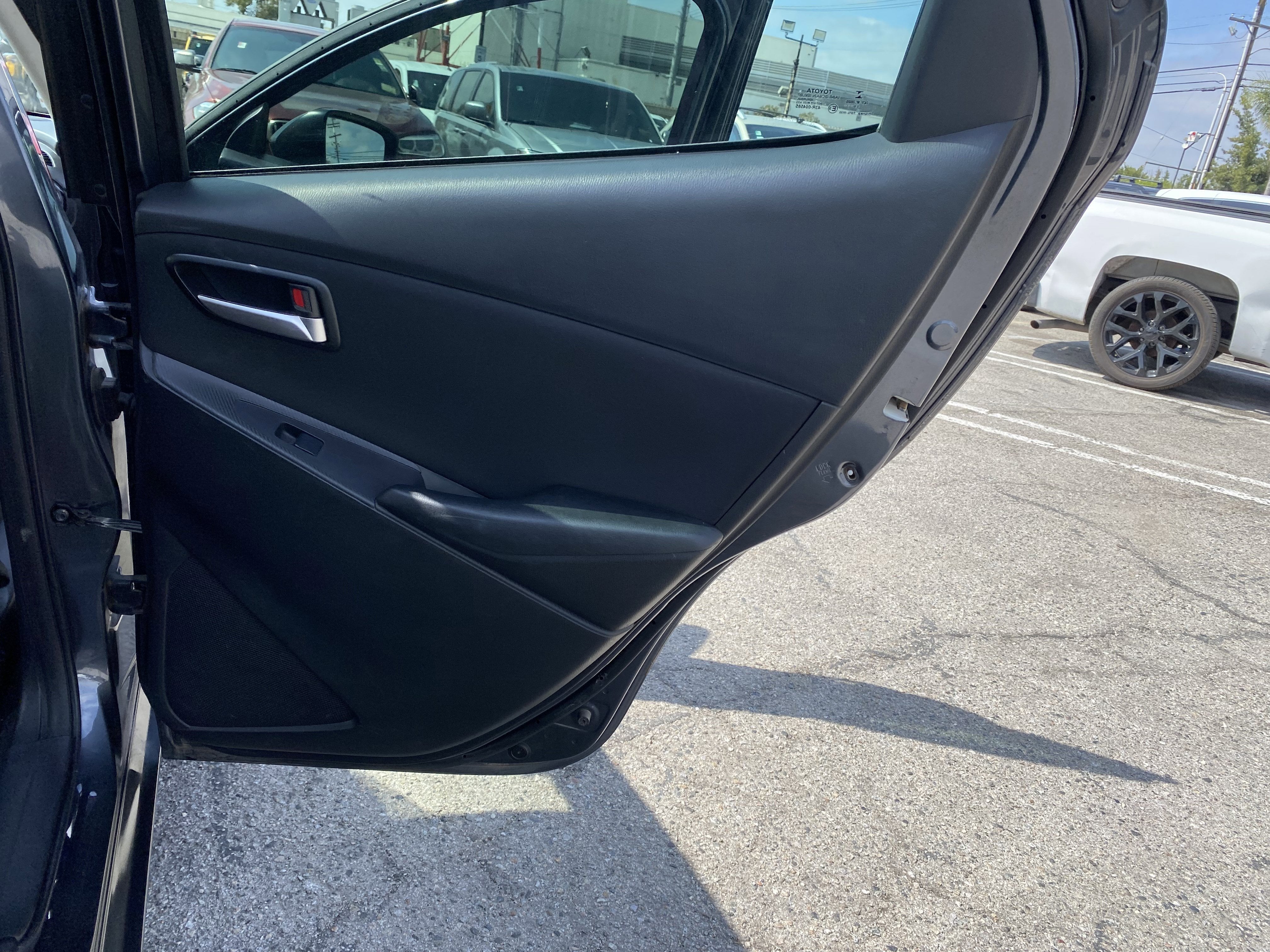 2020 Toyota Yaris Sedan LE