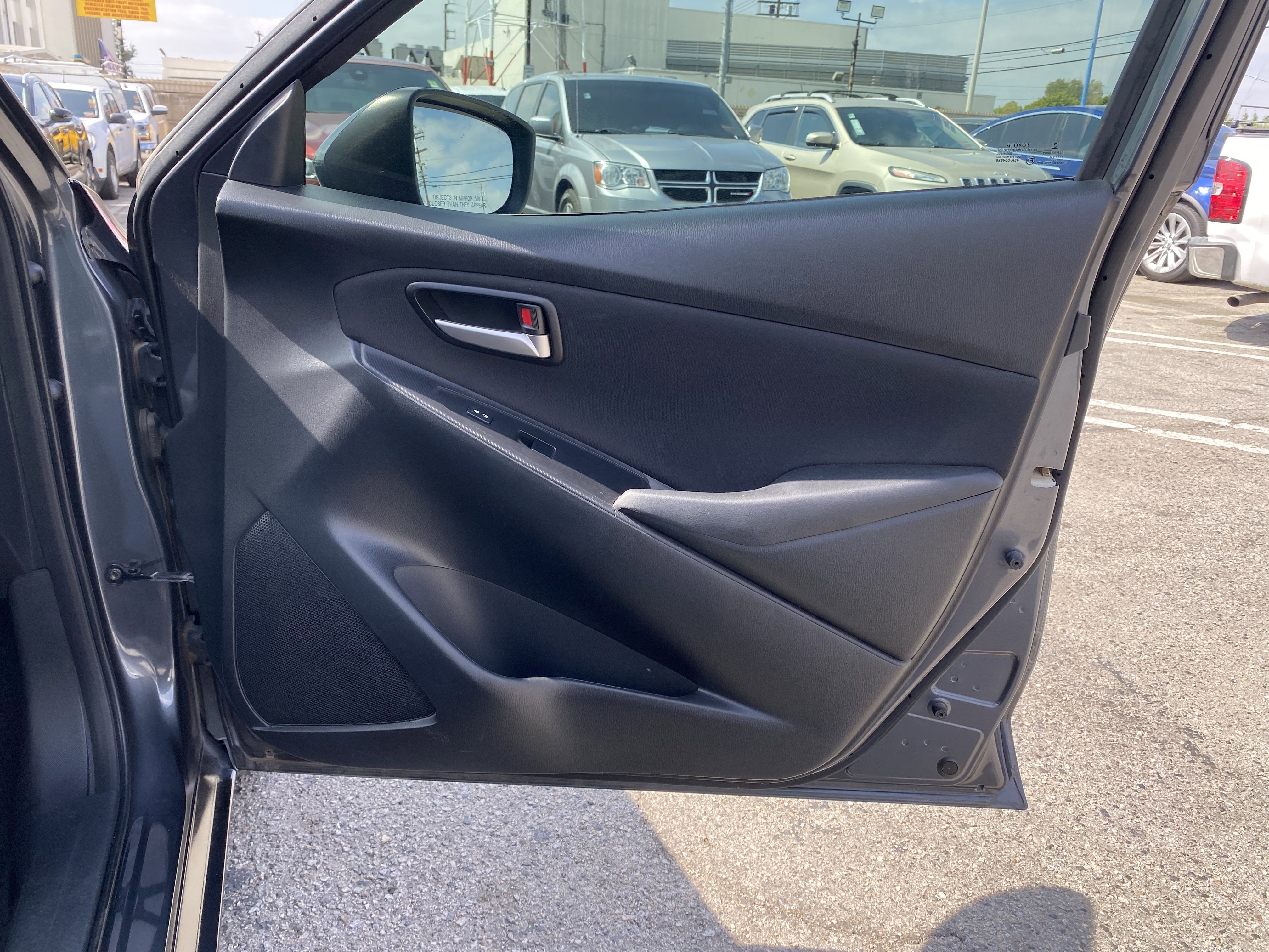 2020 Toyota Yaris Sedan LE