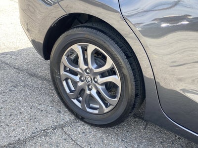 2020 Toyota Yaris Sedan LE