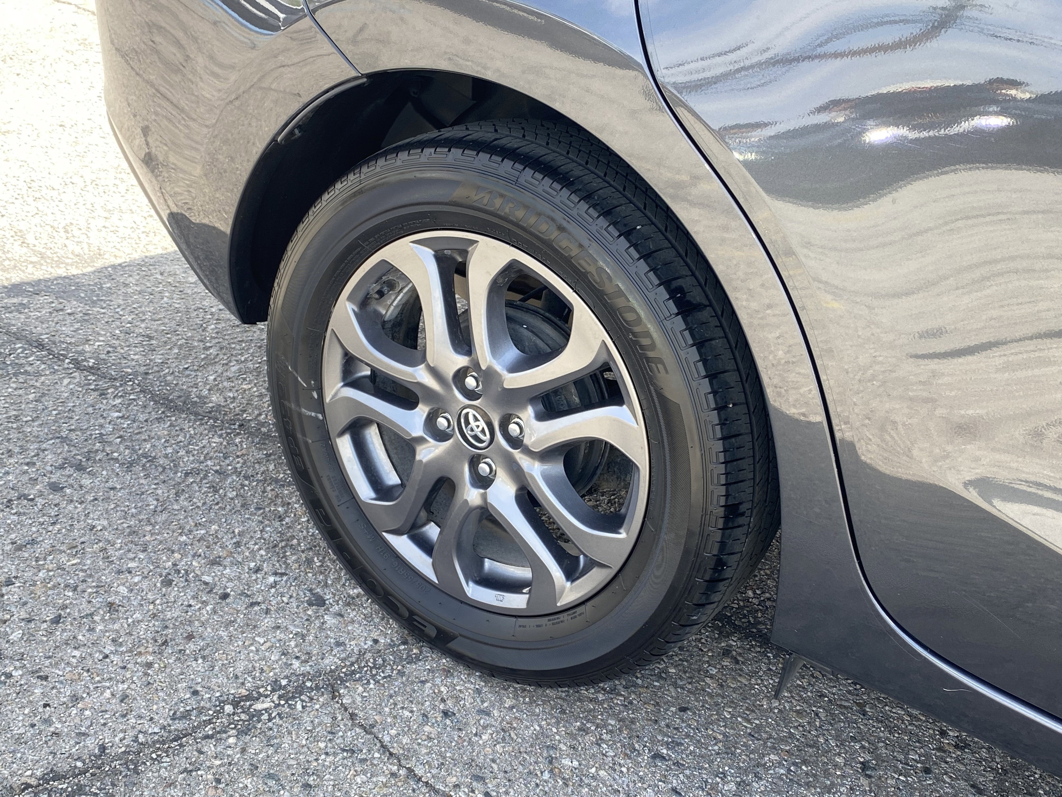 2020 Toyota Yaris Sedan LE