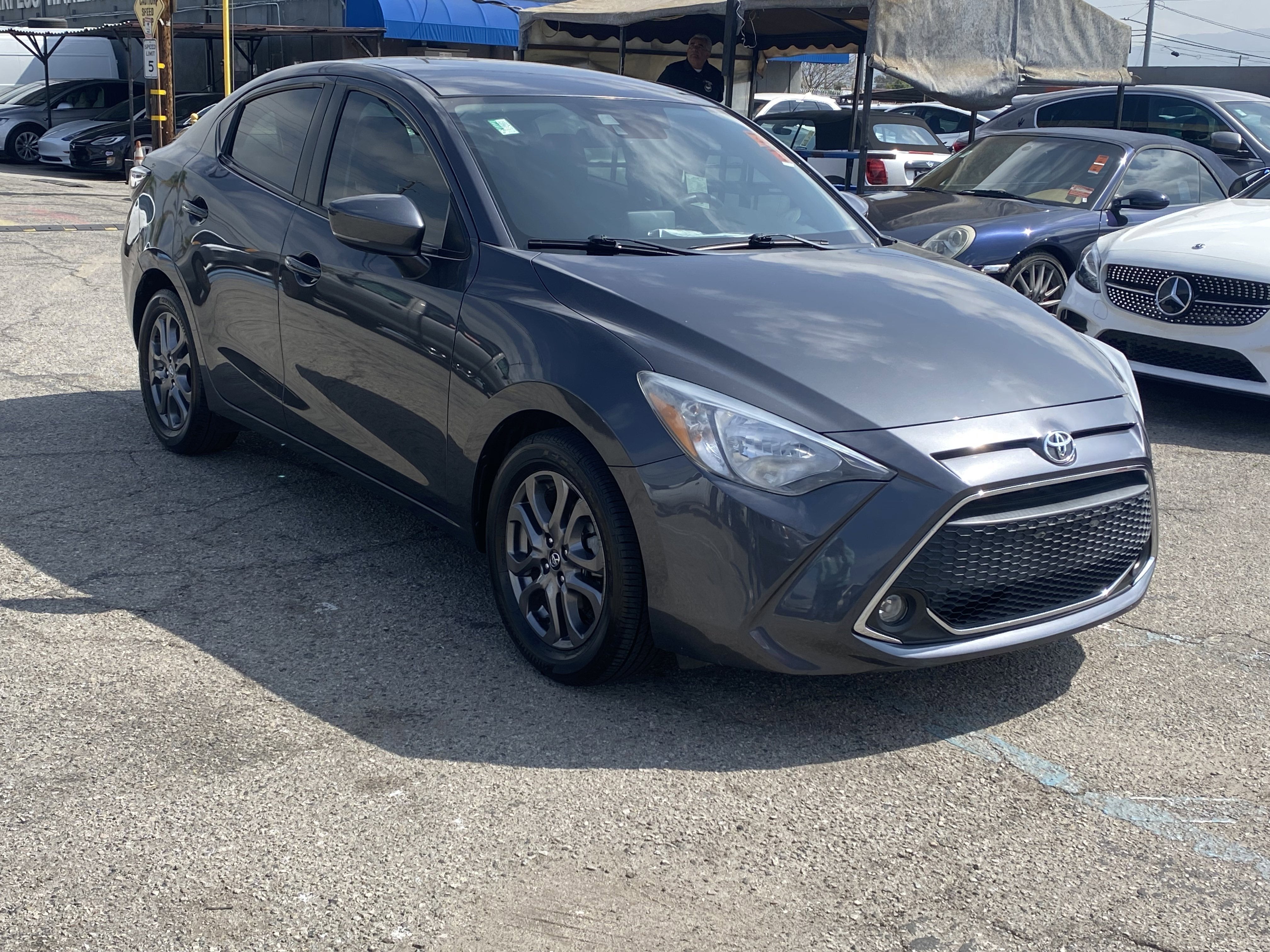 2020 Toyota Yaris Sedan LE