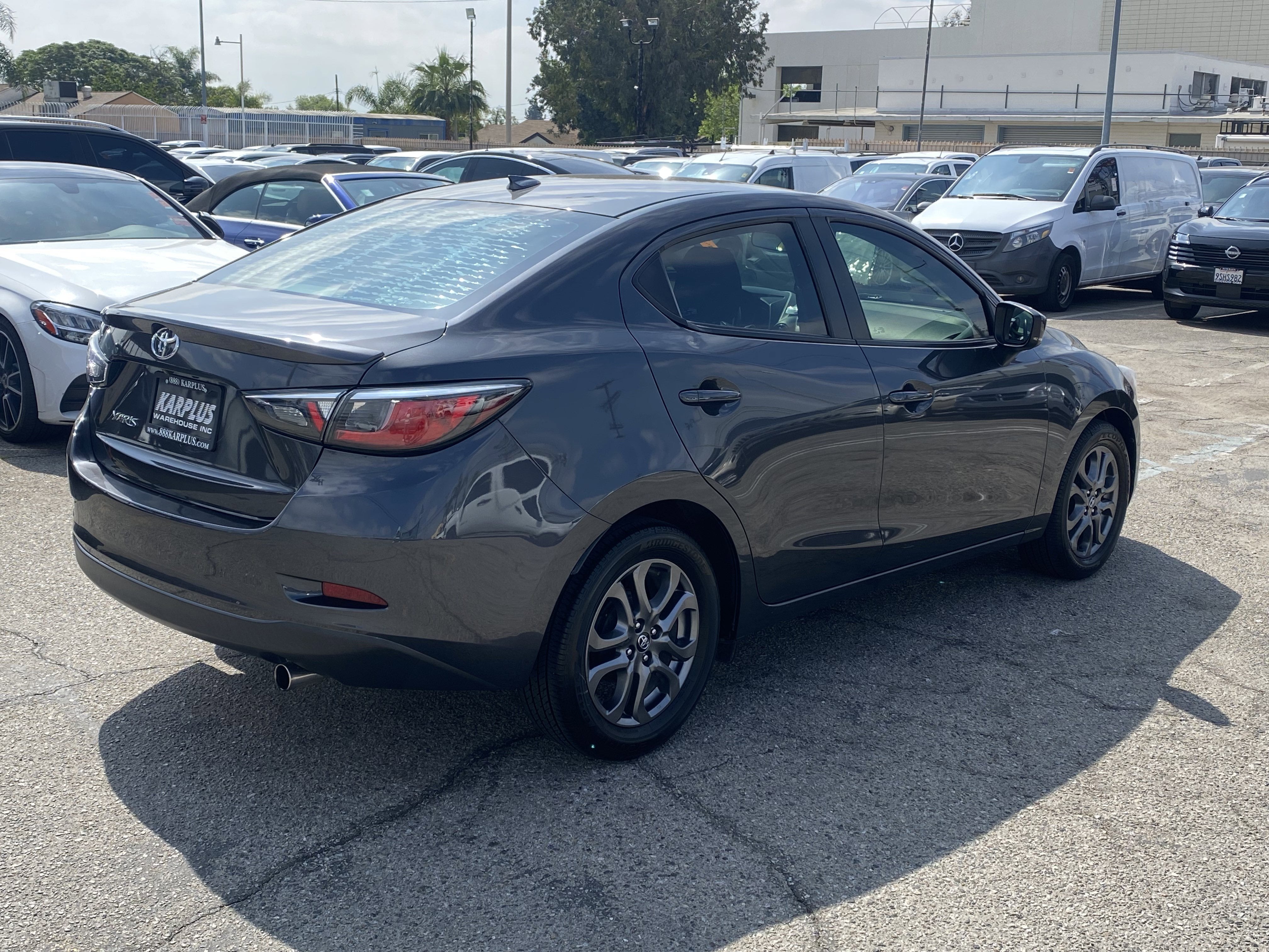 2020 Toyota Yaris Sedan LE