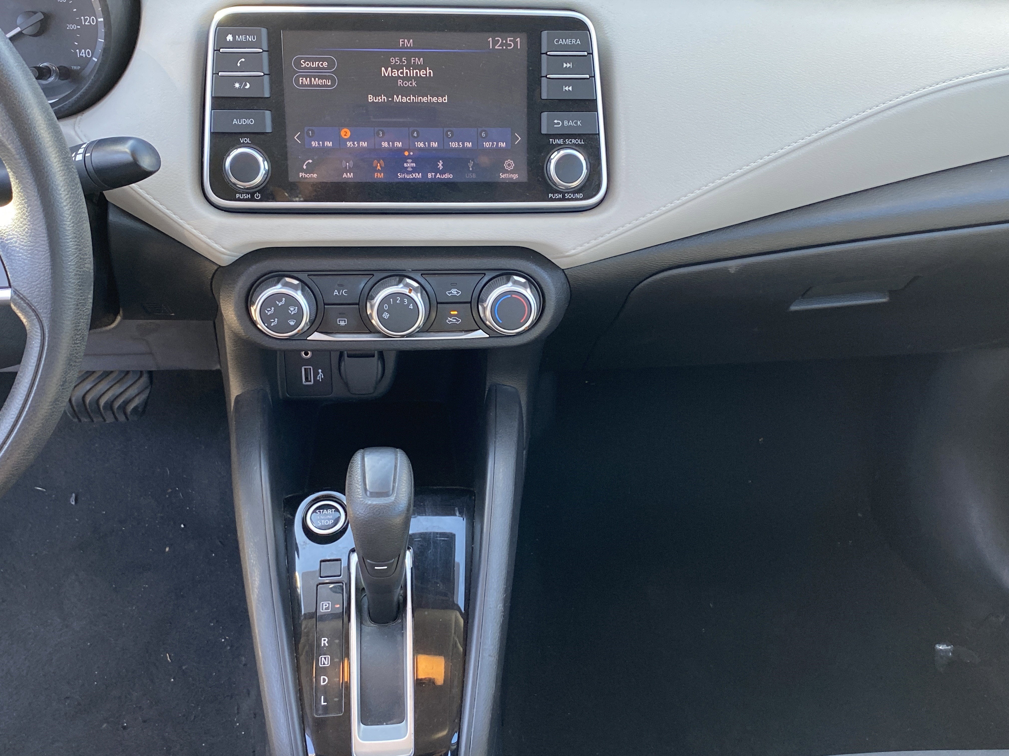 2022 Nissan Versa SV