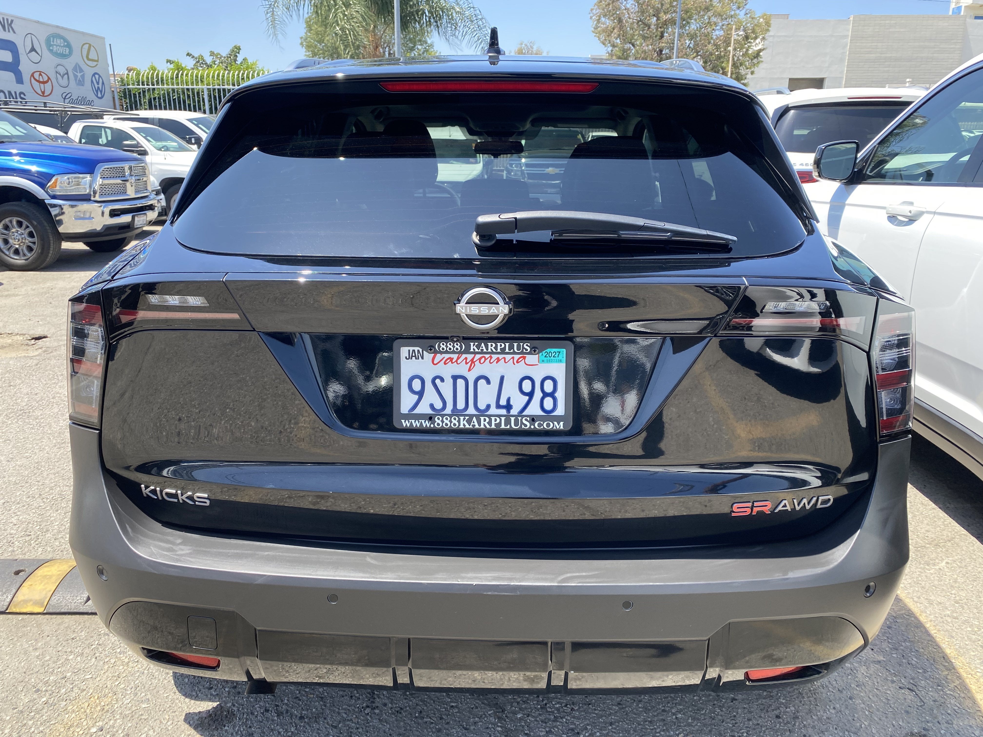 2025 Nissan Kicks SR