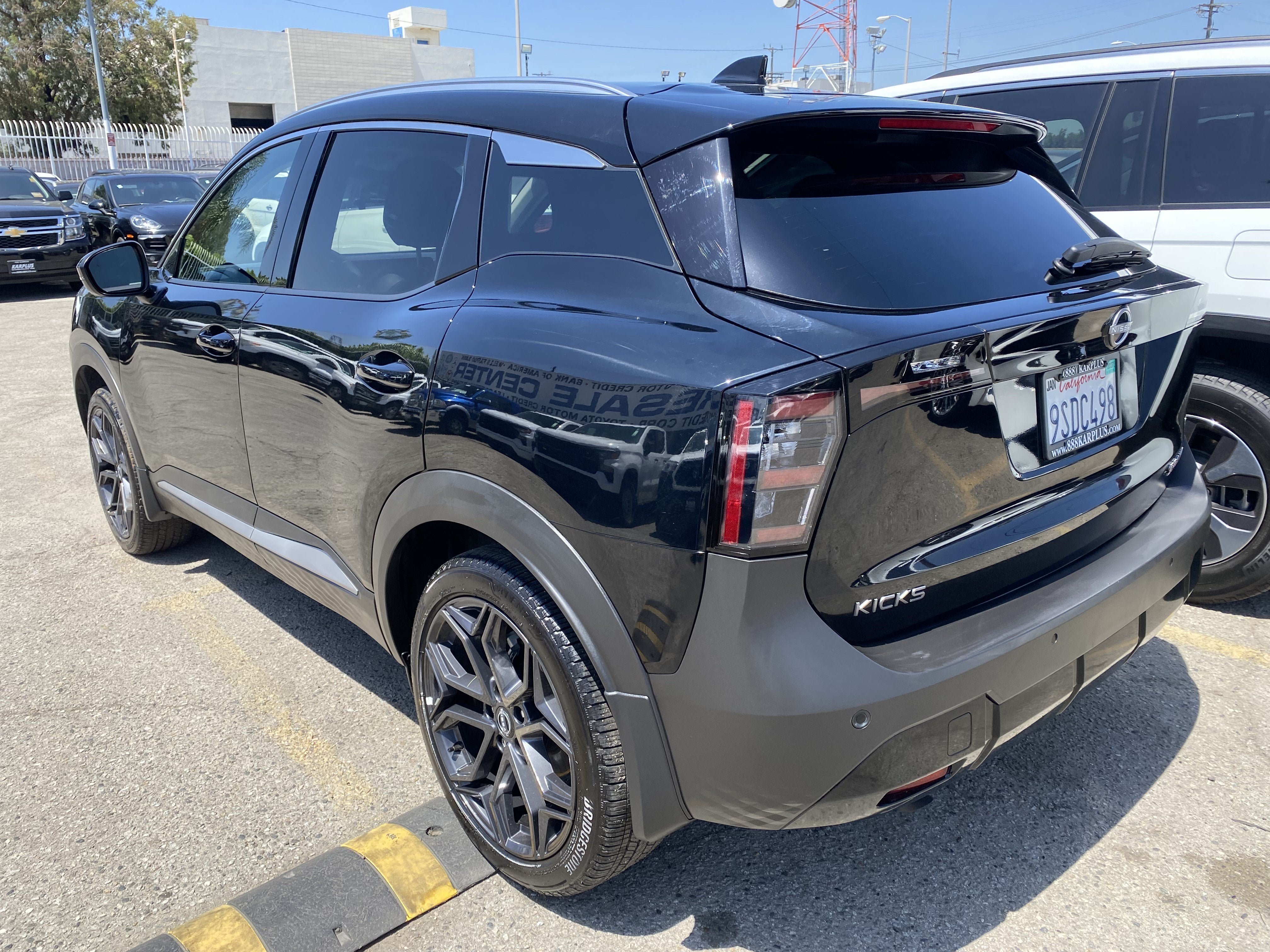 2025 Nissan Kicks SR