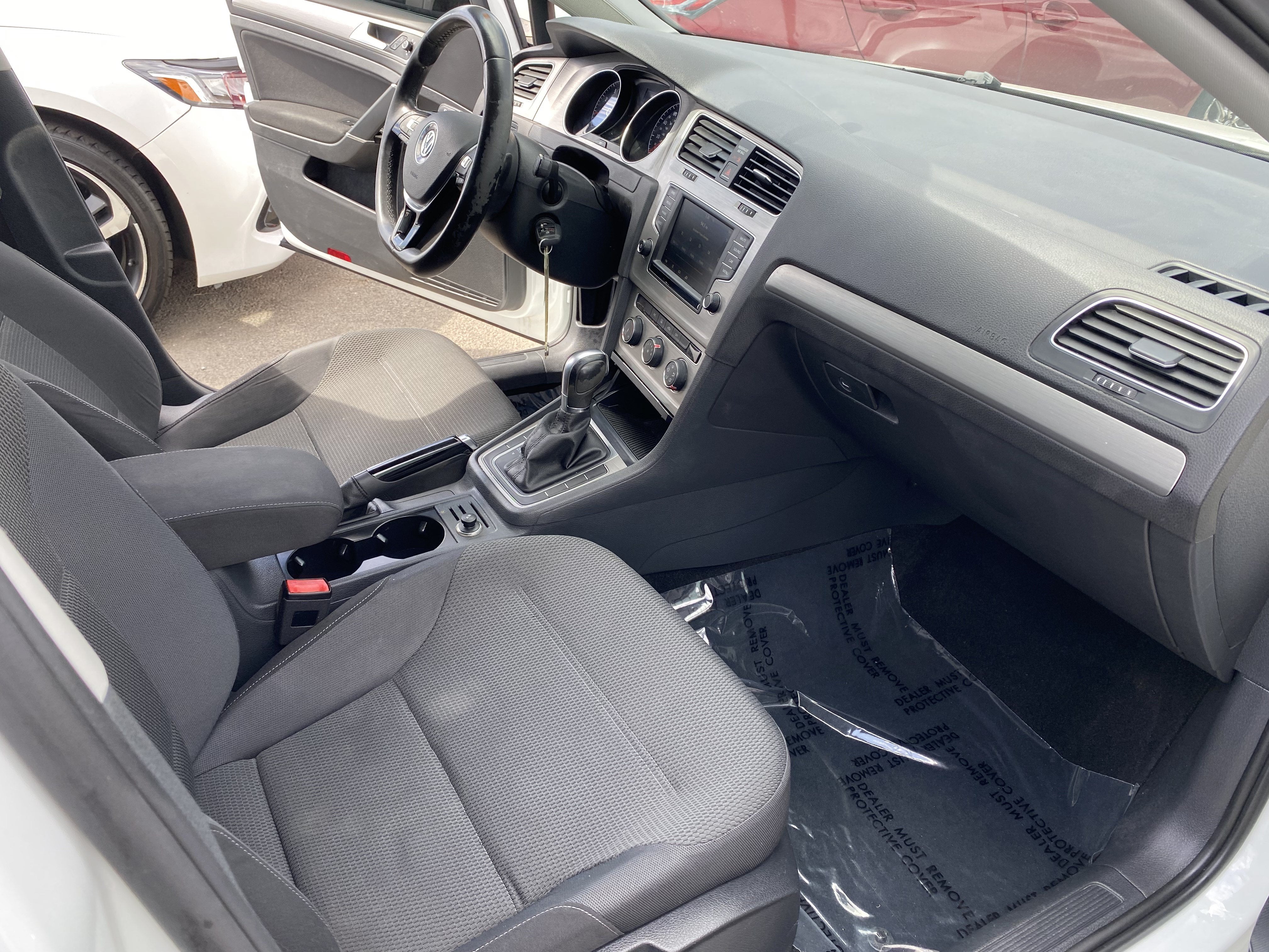 2016 Volkswagen Golf TSI S