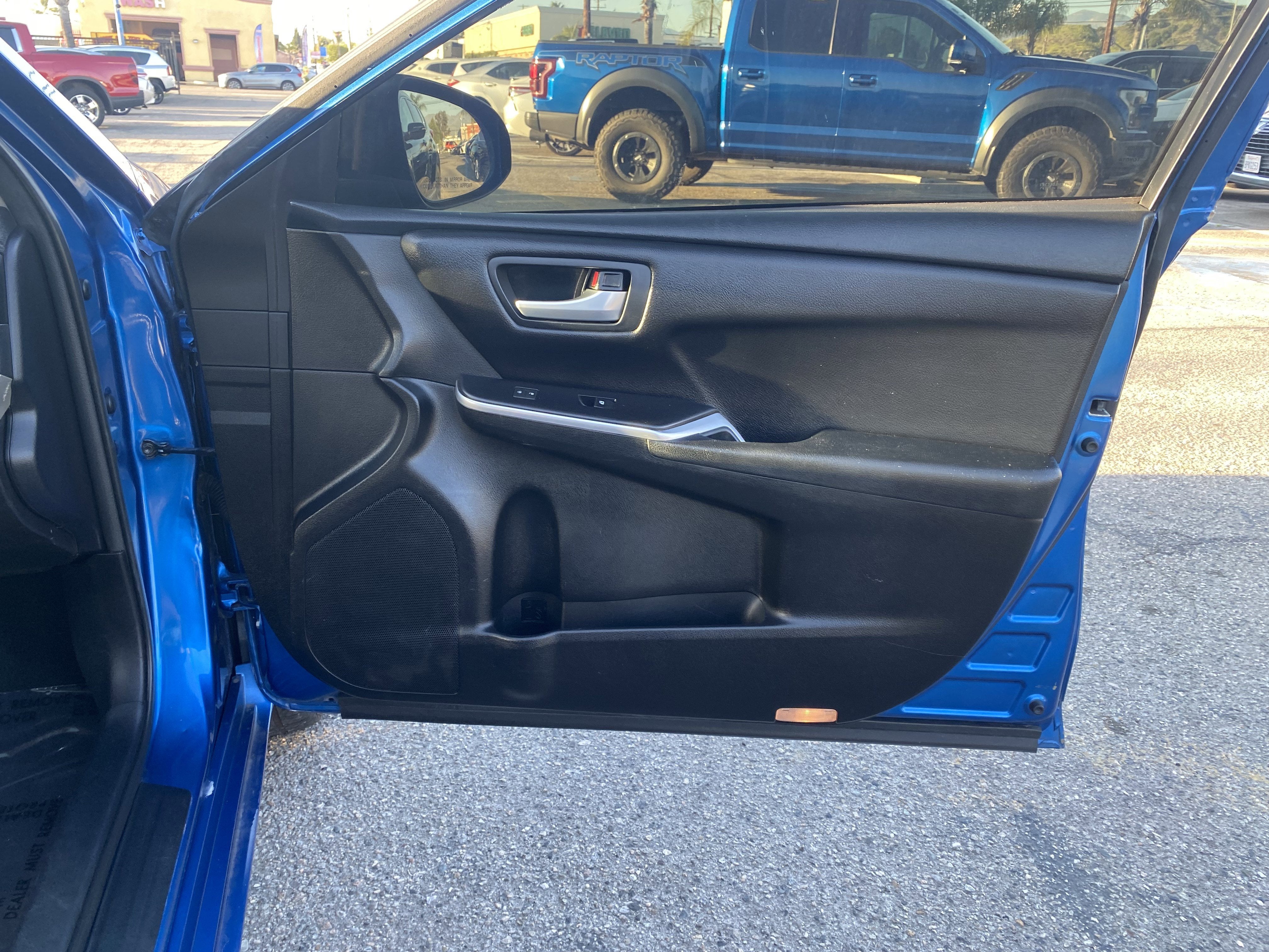 2017 Toyota Camry SE