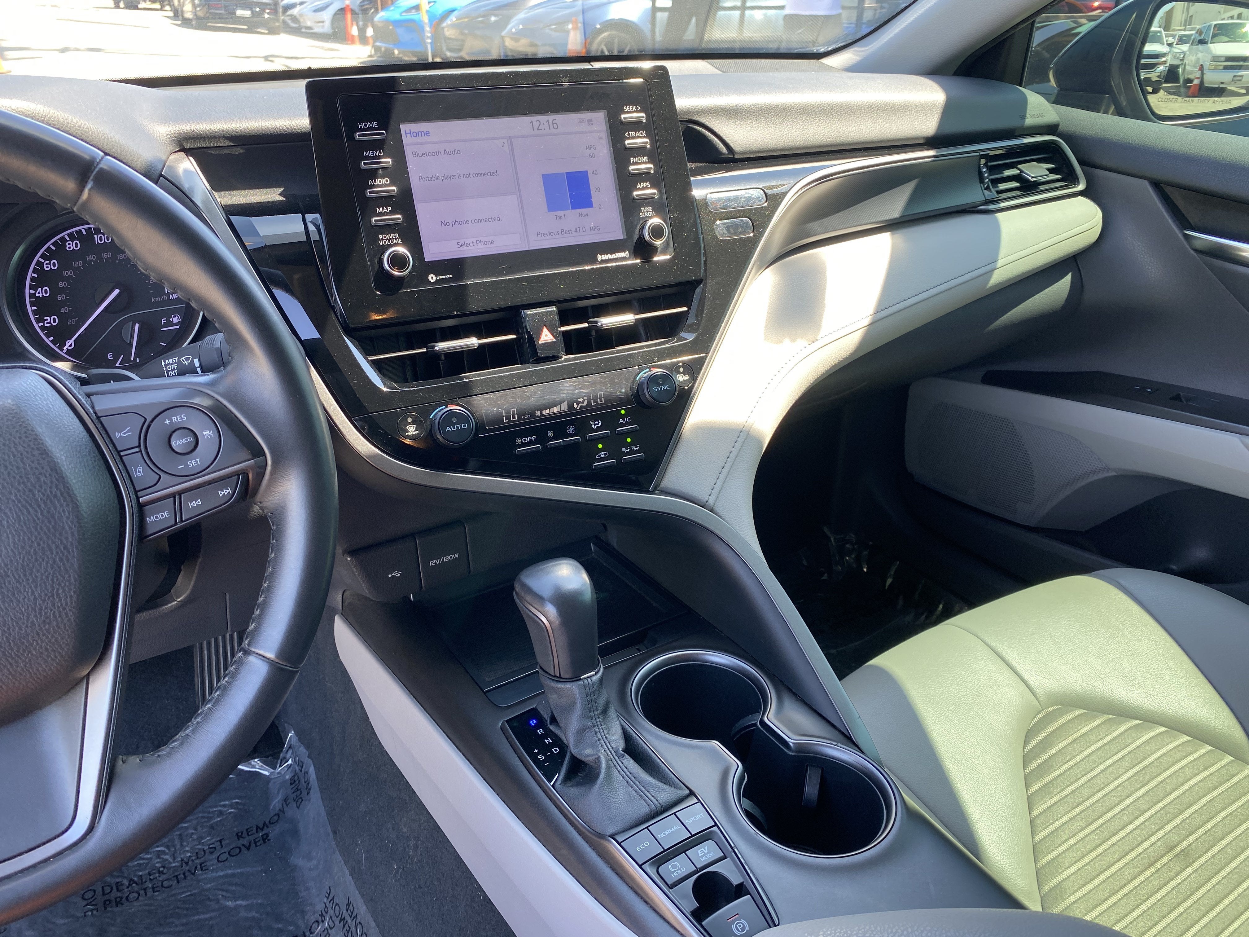 2022 Toyota Camry HYBRID SE CVT
