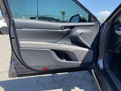 2022 Toyota Camry HYBRID SE CVT