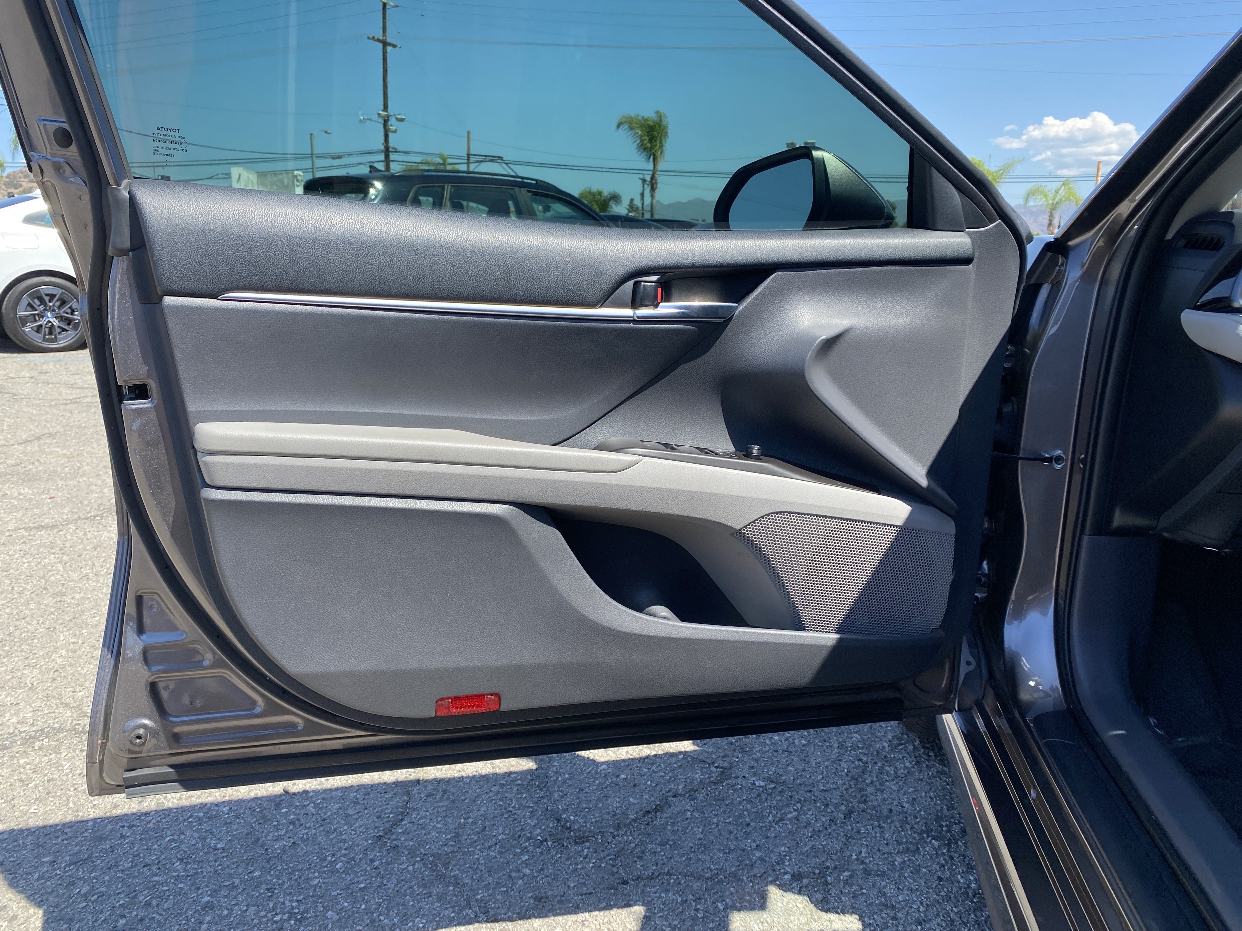 2022 Toyota Camry HYBRID SE CVT