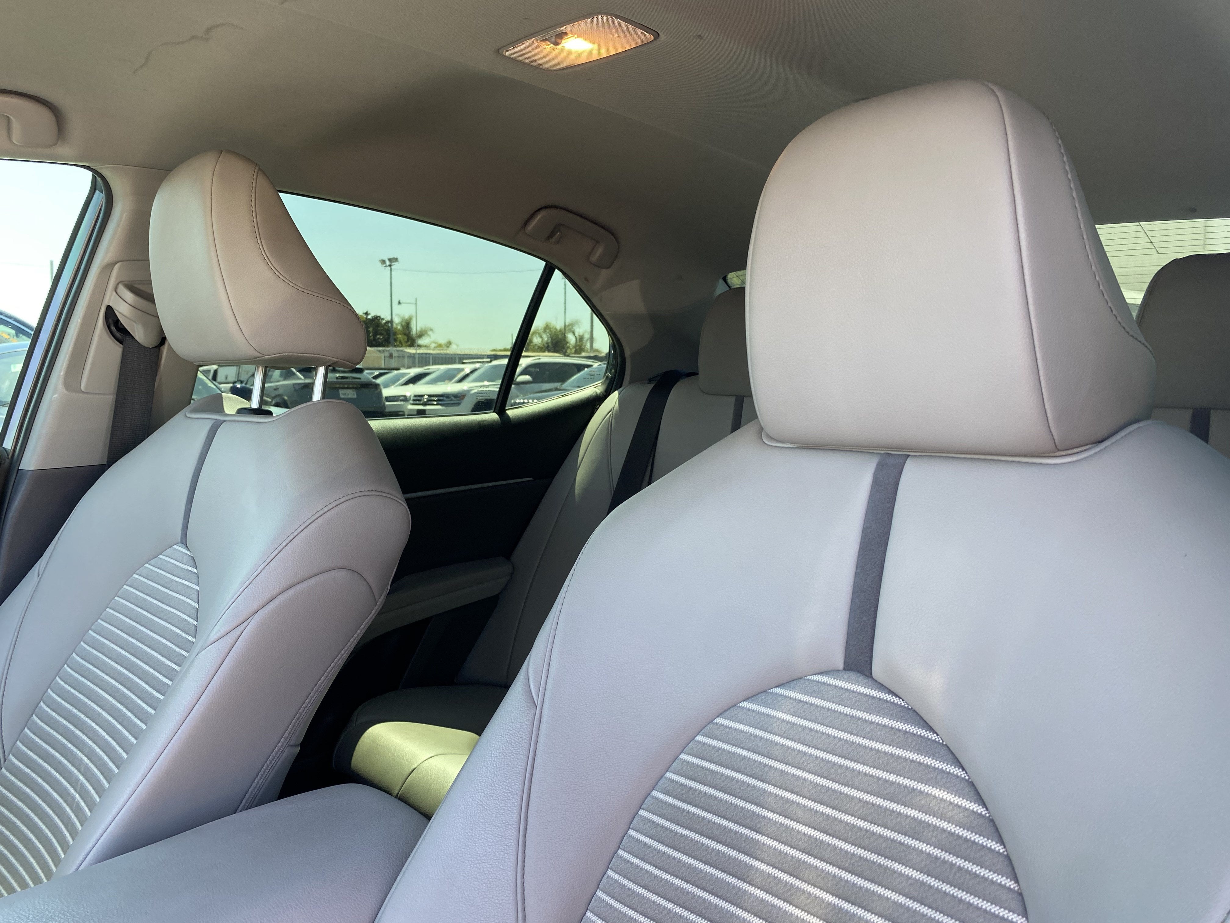 2022 Toyota Camry HYBRID SE CVT