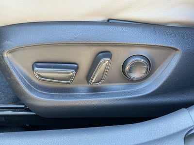 2022 Toyota Camry HYBRID SE CVT