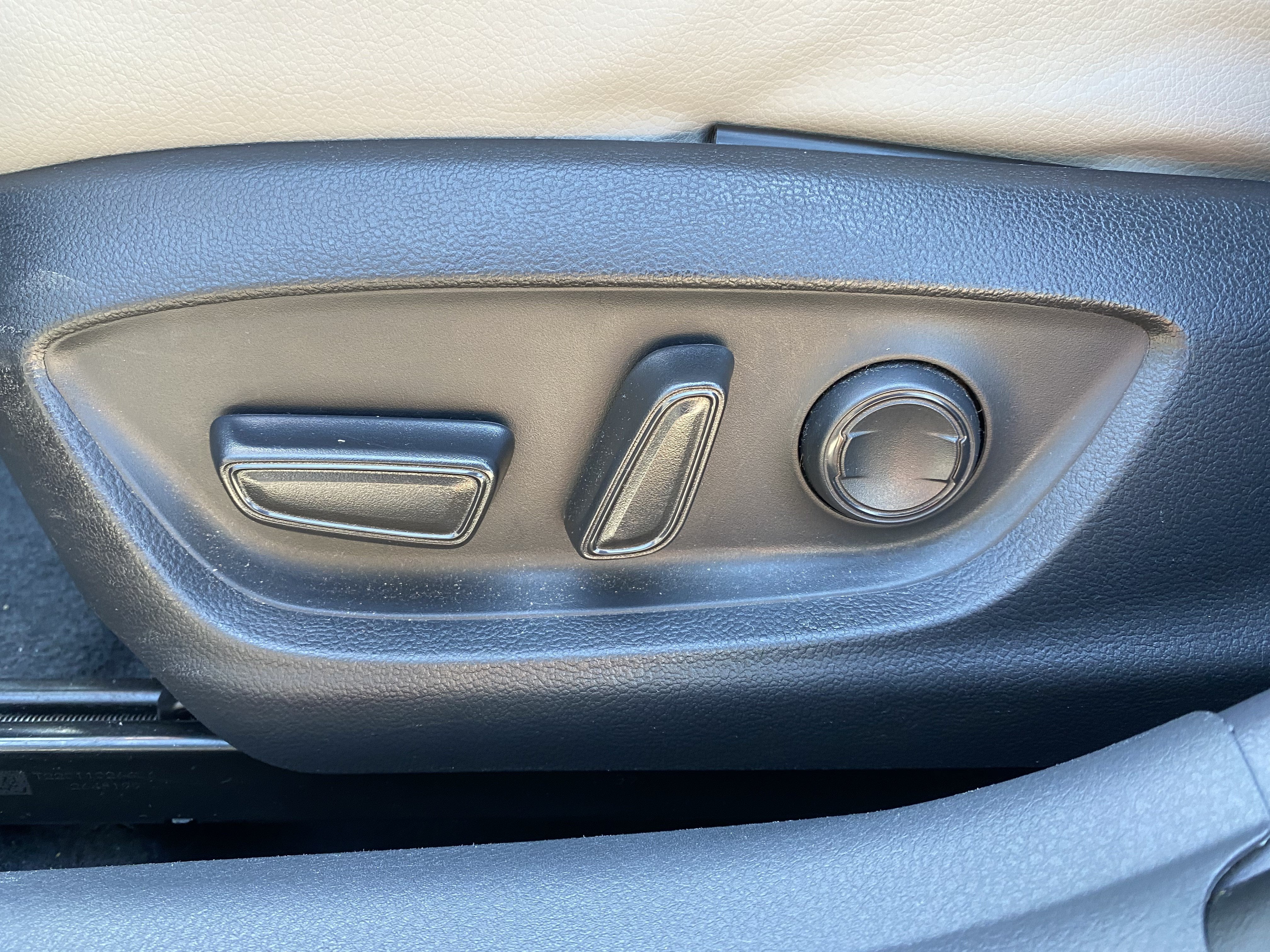 2022 Toyota Camry HYBRID SE CVT