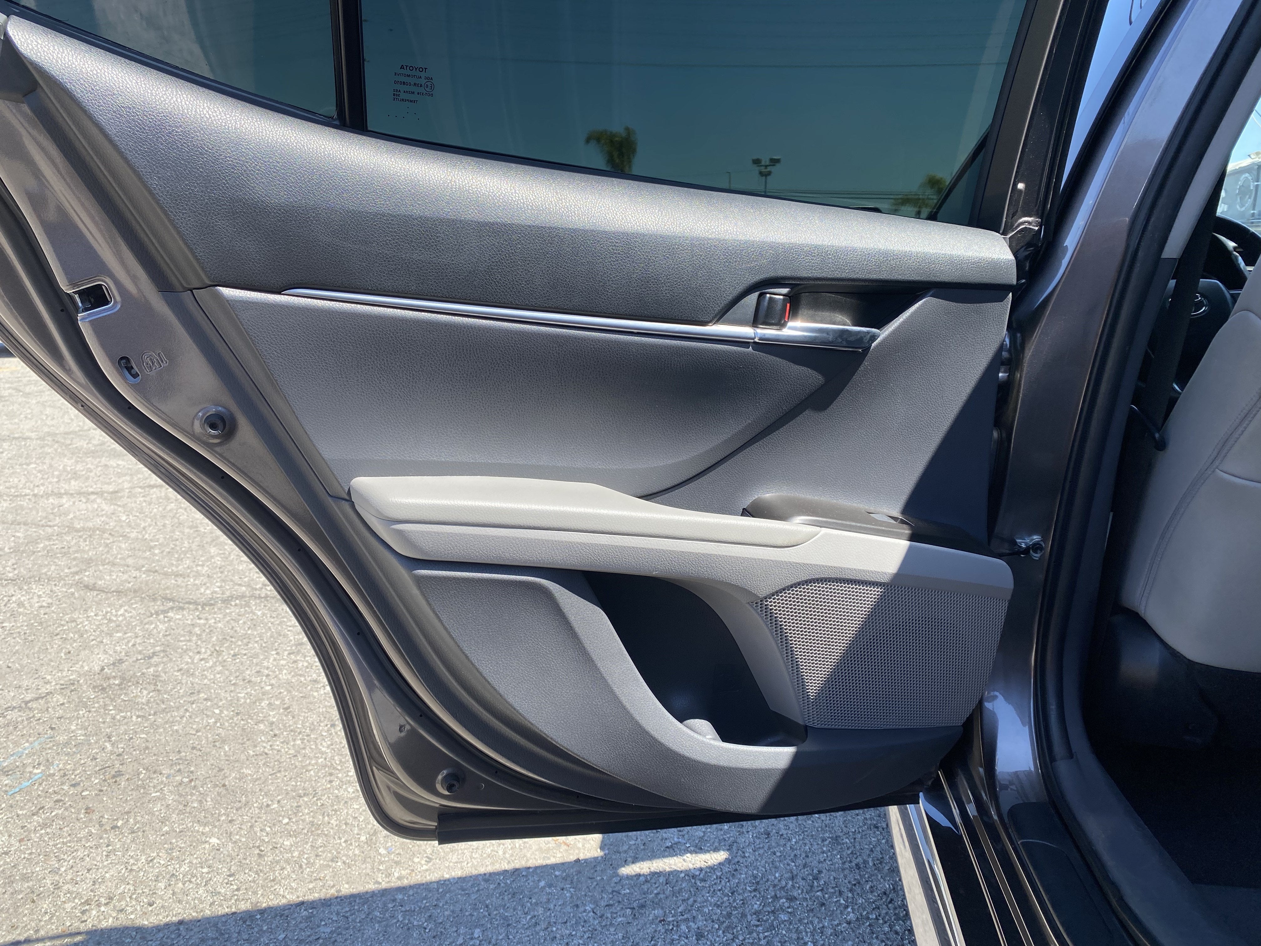 2022 Toyota Camry HYBRID SE CVT