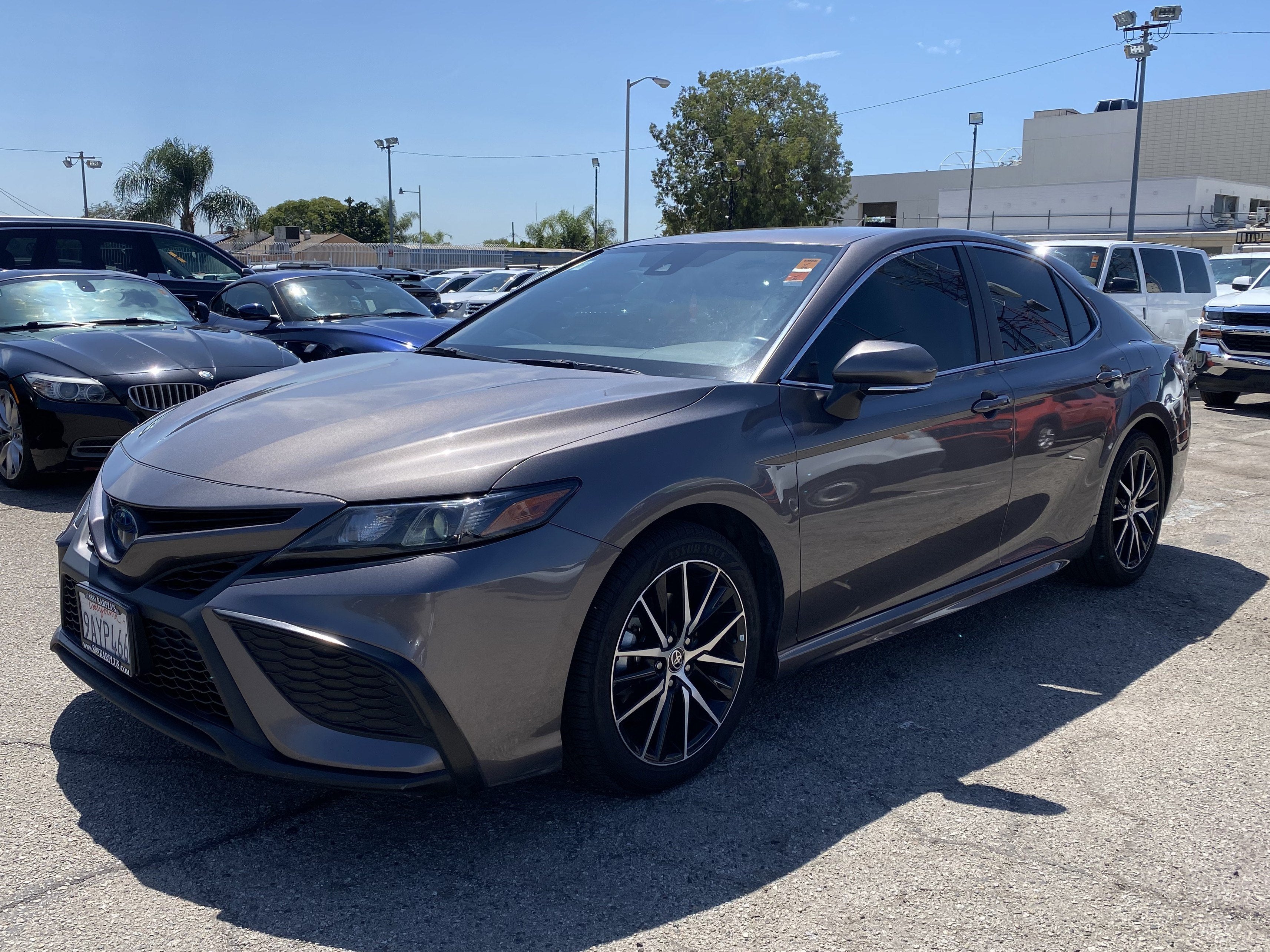 2022 Toyota Camry HYBRID SE CVT