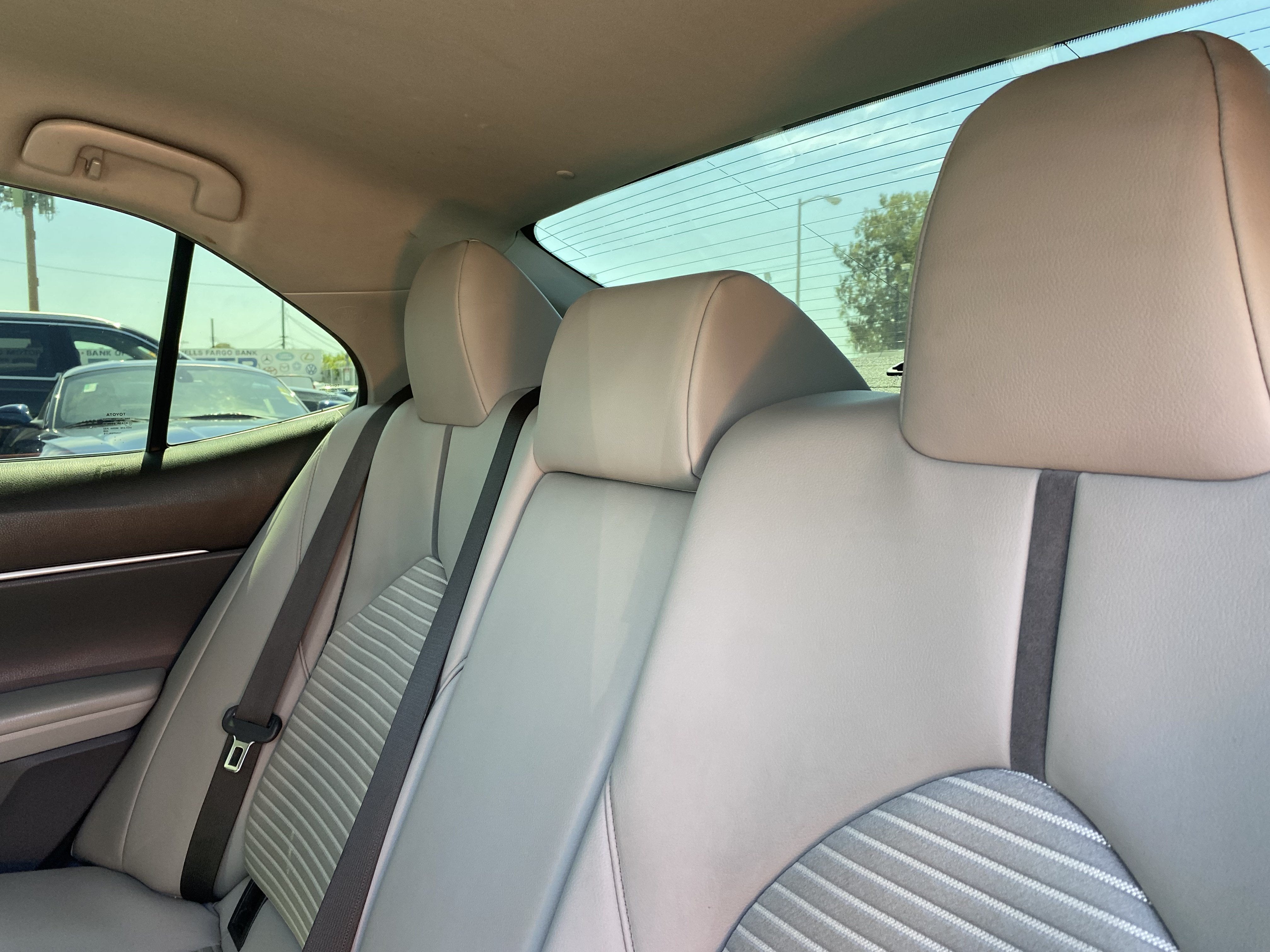 2022 Toyota Camry HYBRID SE CVT