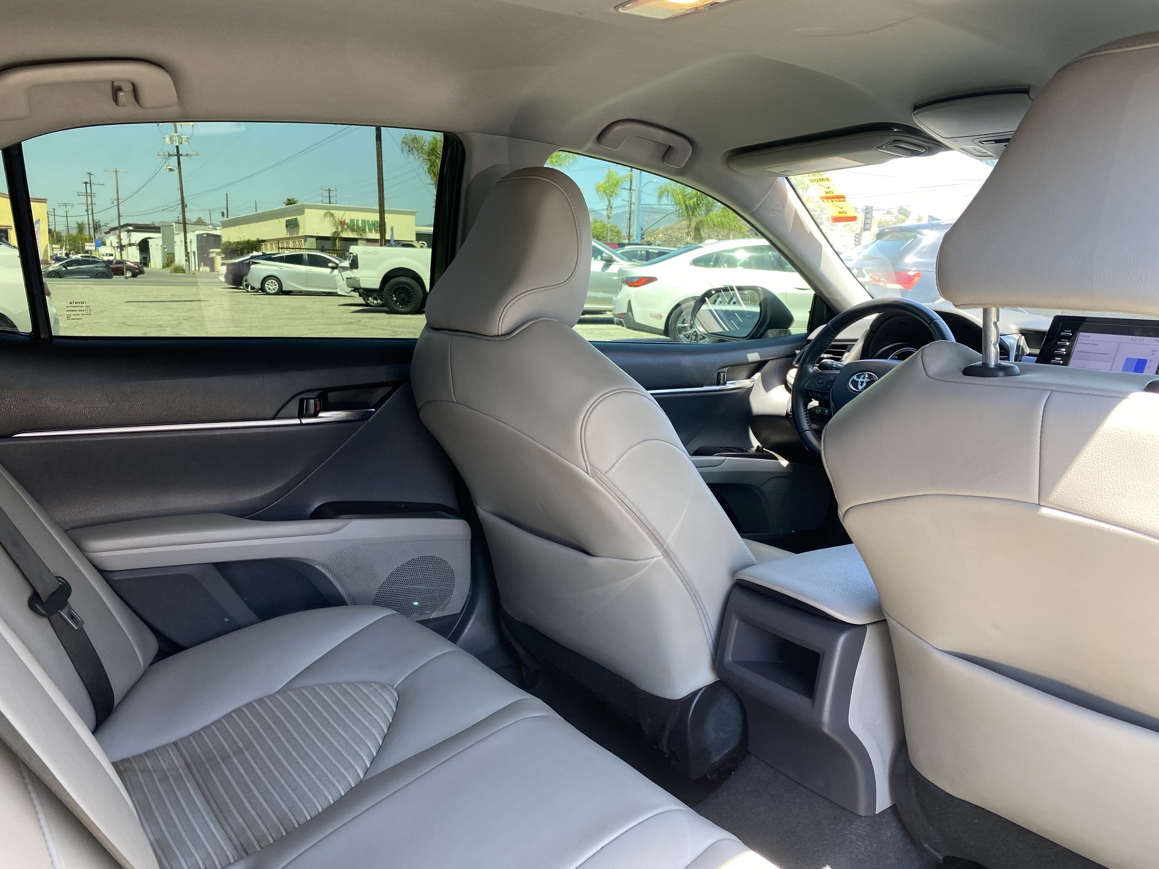 2022 Toyota Camry HYBRID SE CVT