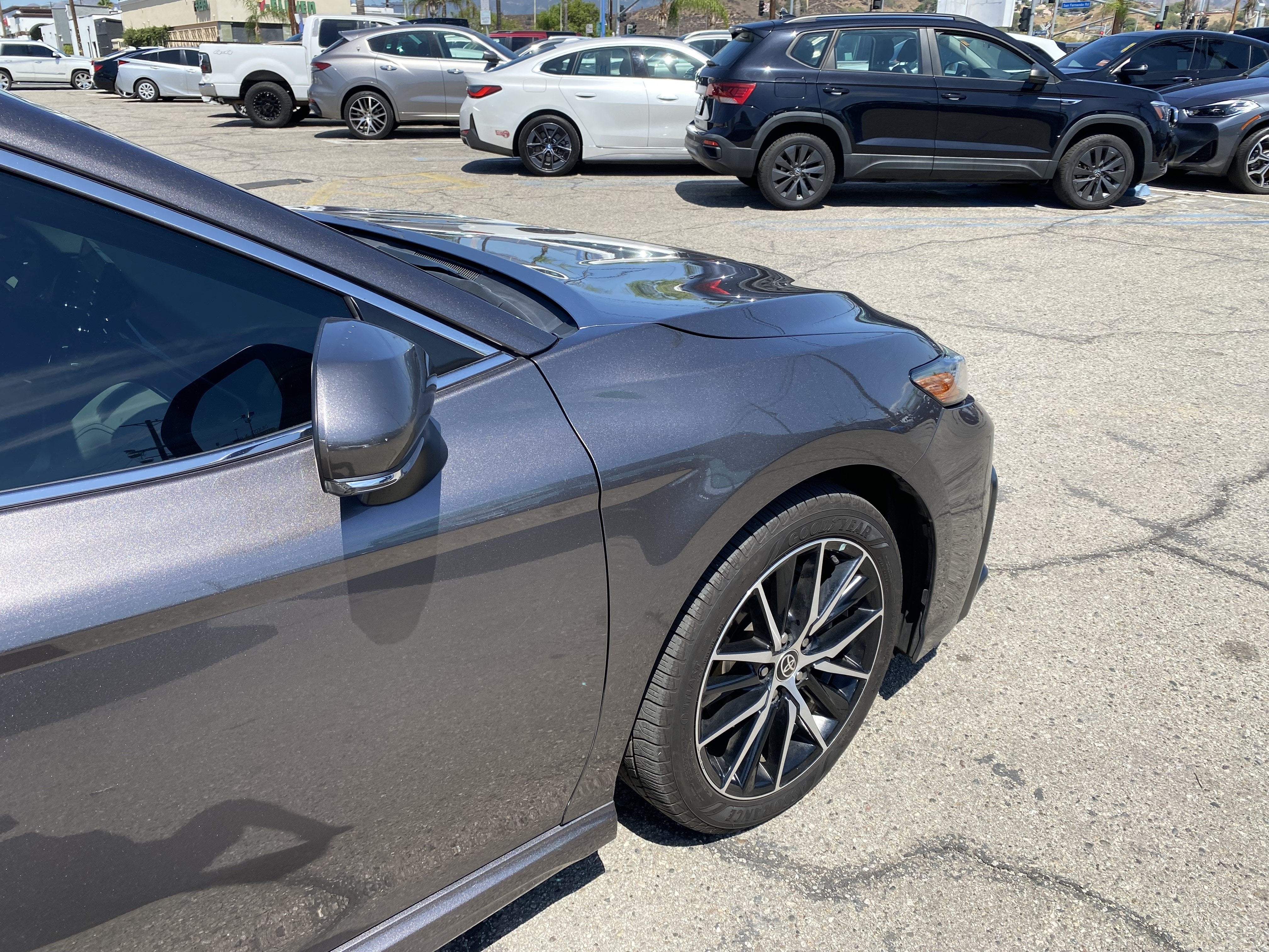 2022 Toyota Camry HYBRID SE CVT