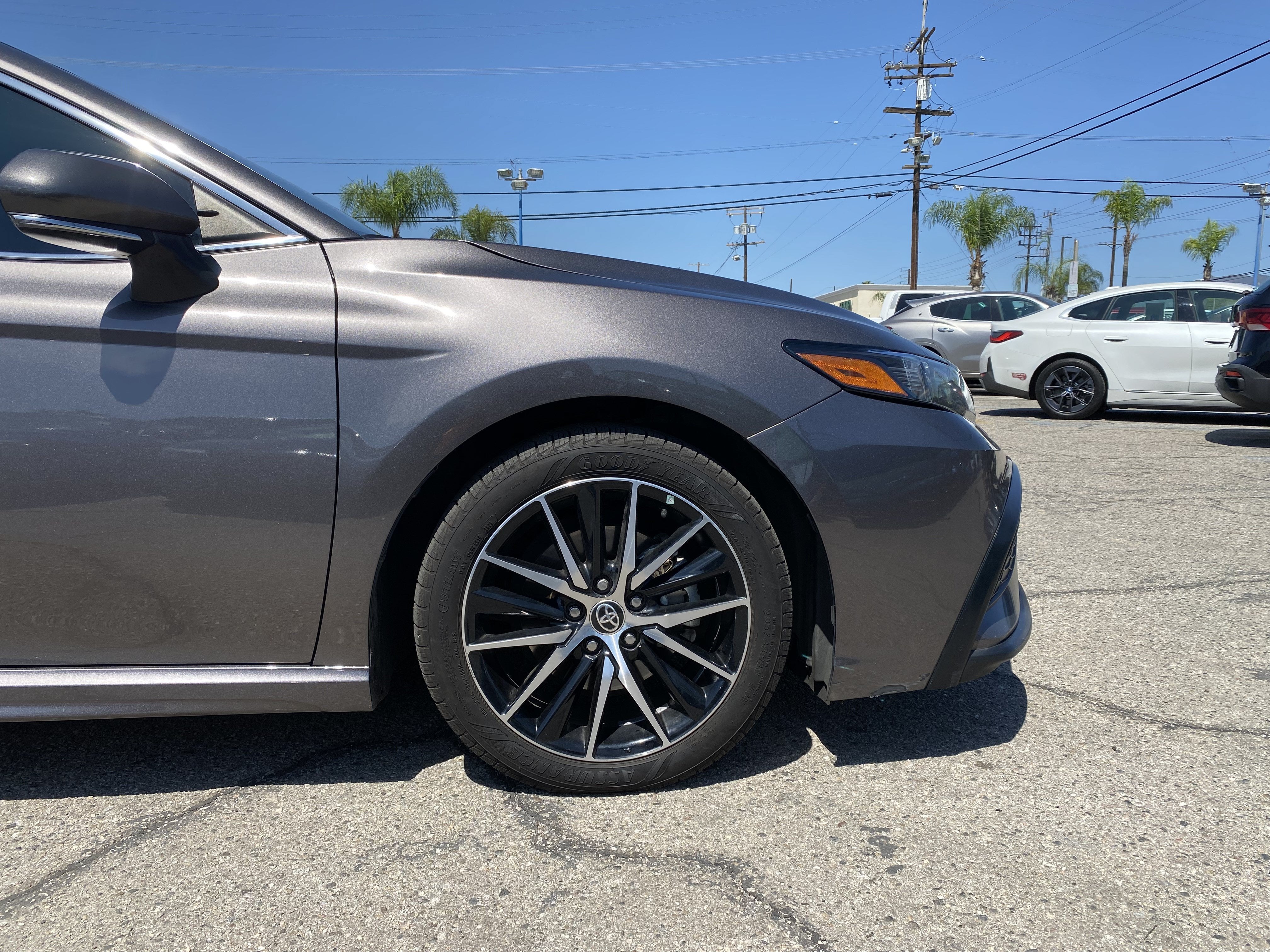 2022 Toyota Camry HYBRID SE CVT