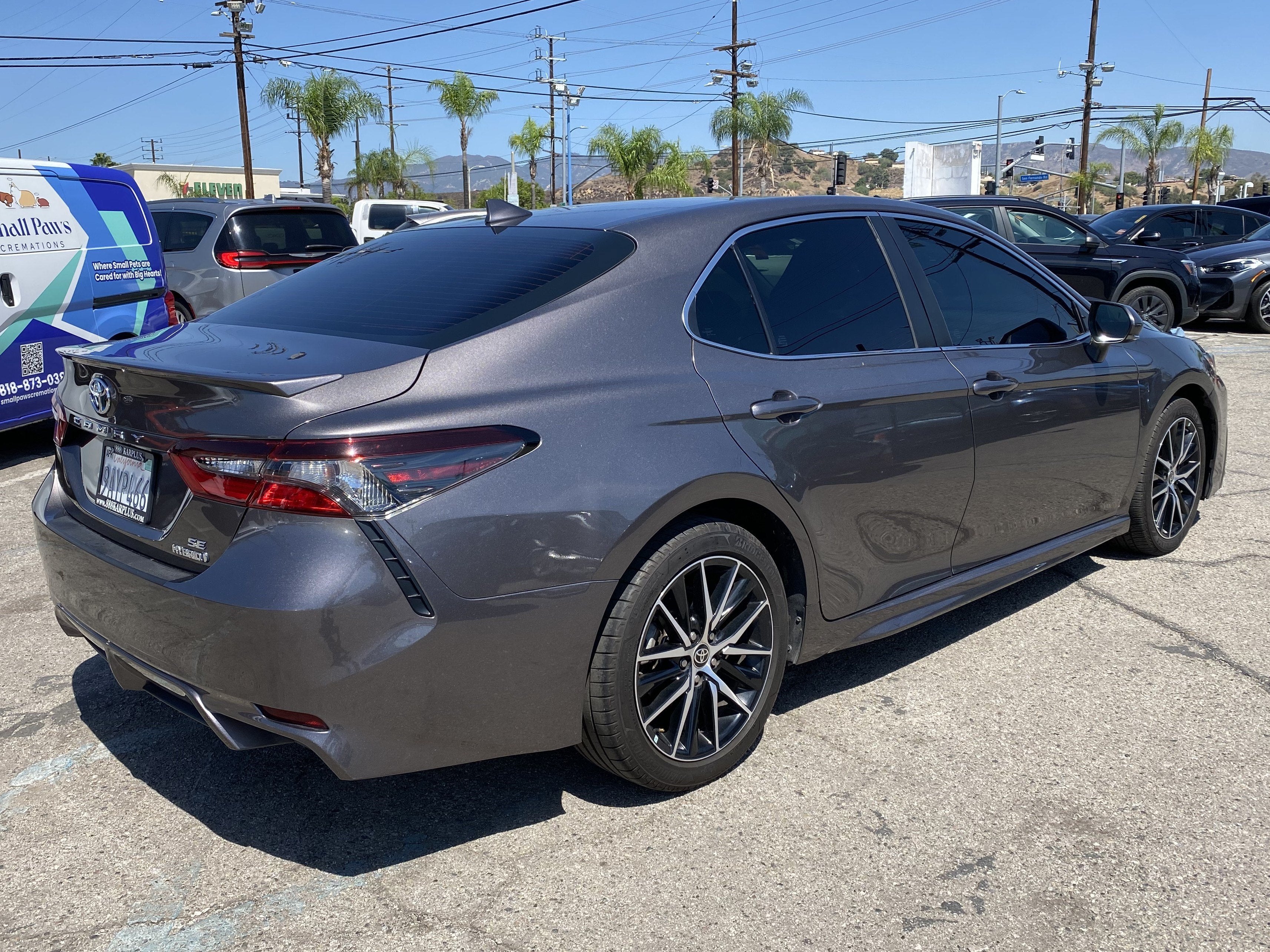 2022 Toyota Camry HYBRID SE CVT