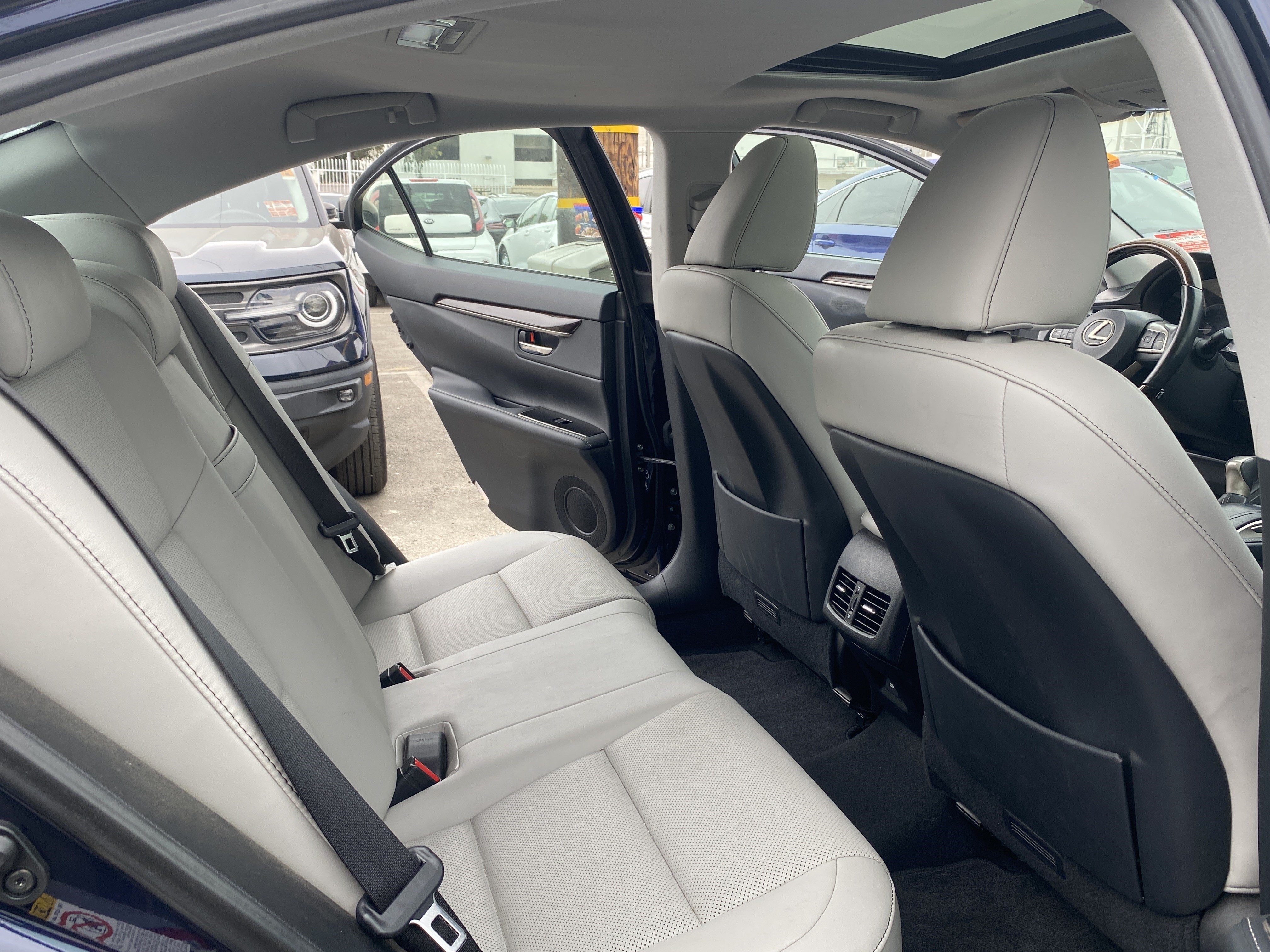 2016 Lexus ES 350 4dr Sdn