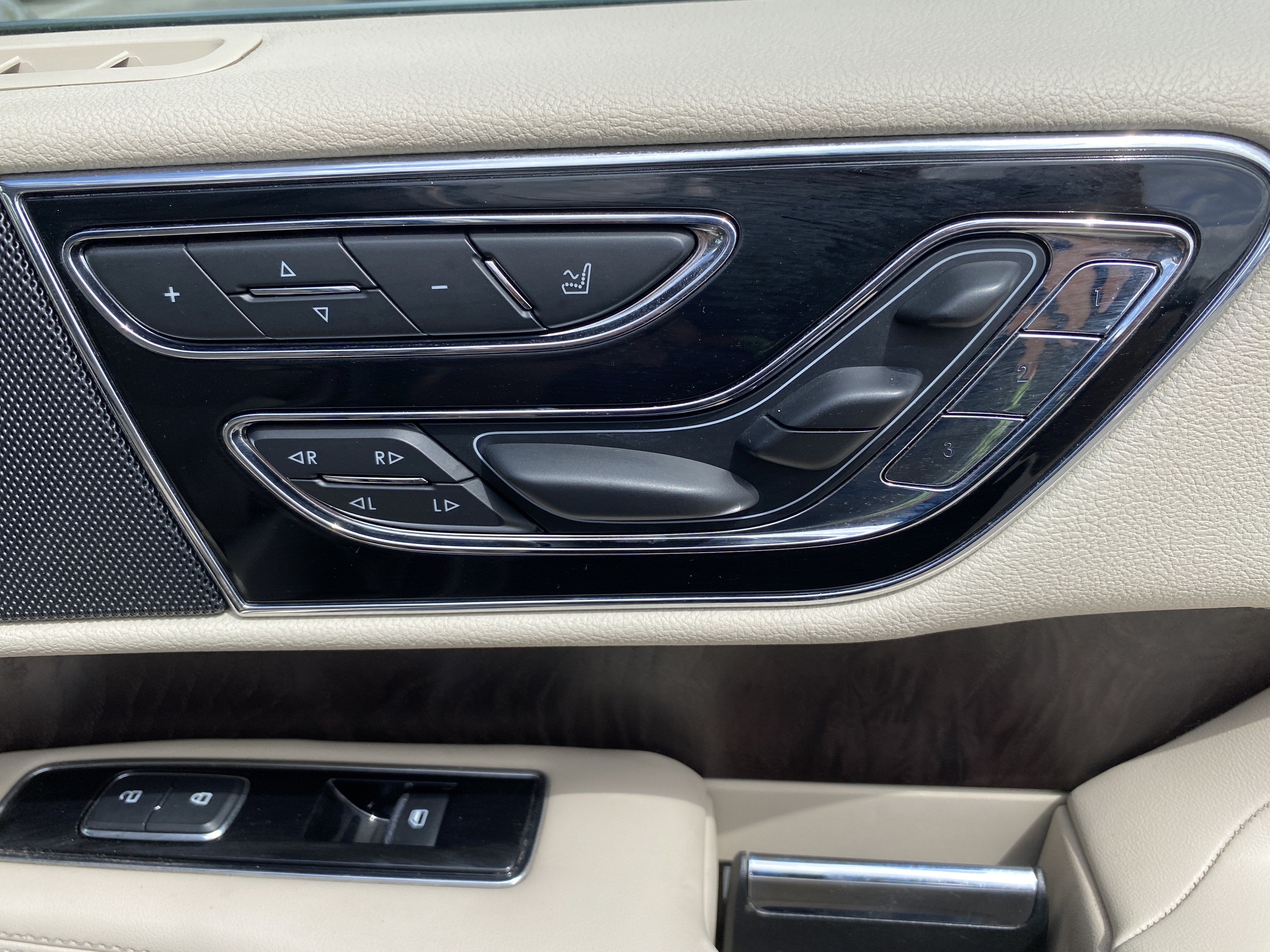 2019 Lincoln Navigator SELECT 4X2