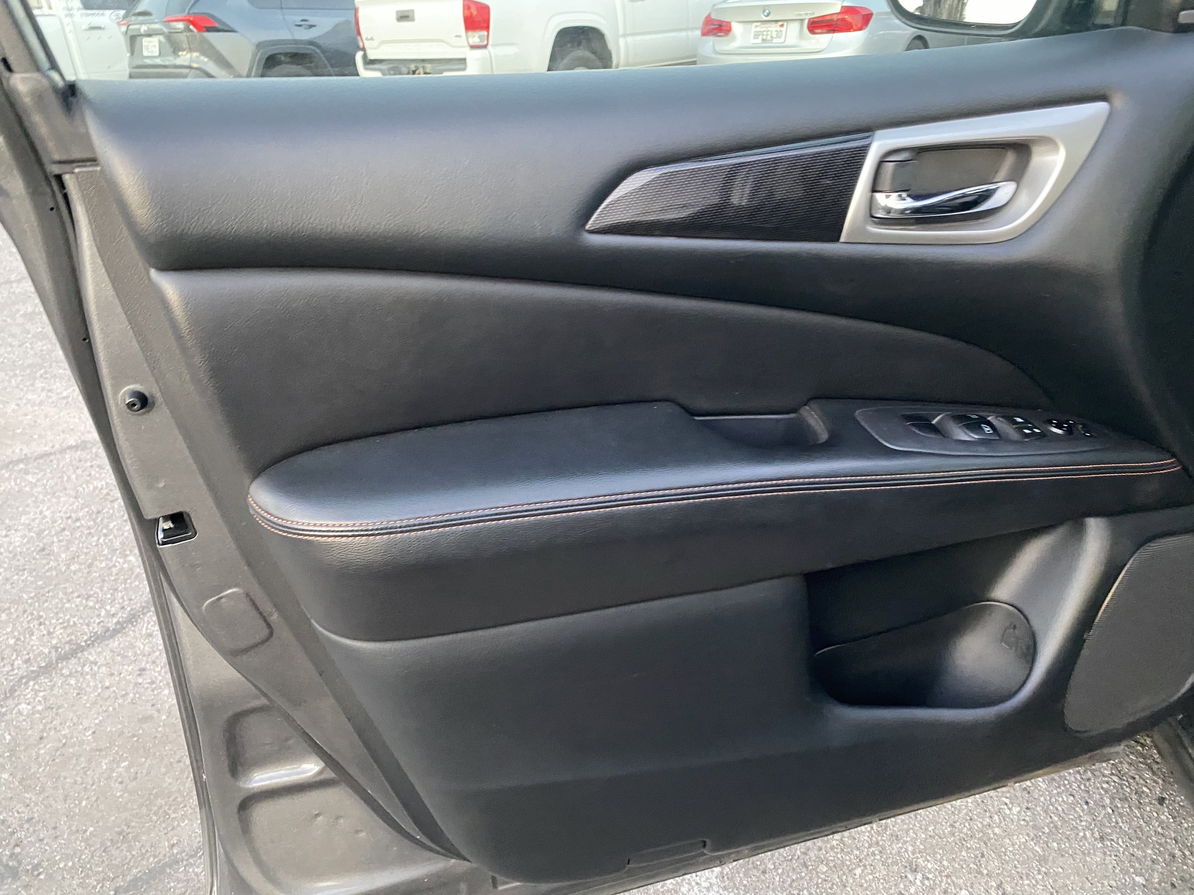 2020 Nissan Pathfinder SV