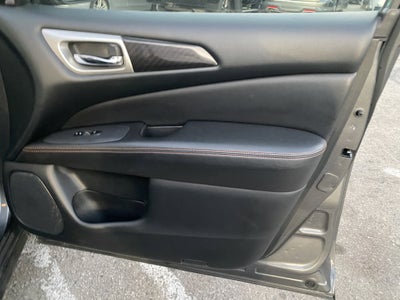 2020 Nissan Pathfinder SV