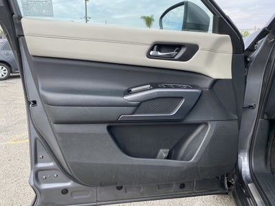 2023 Nissan Pathfinder SL 2WD